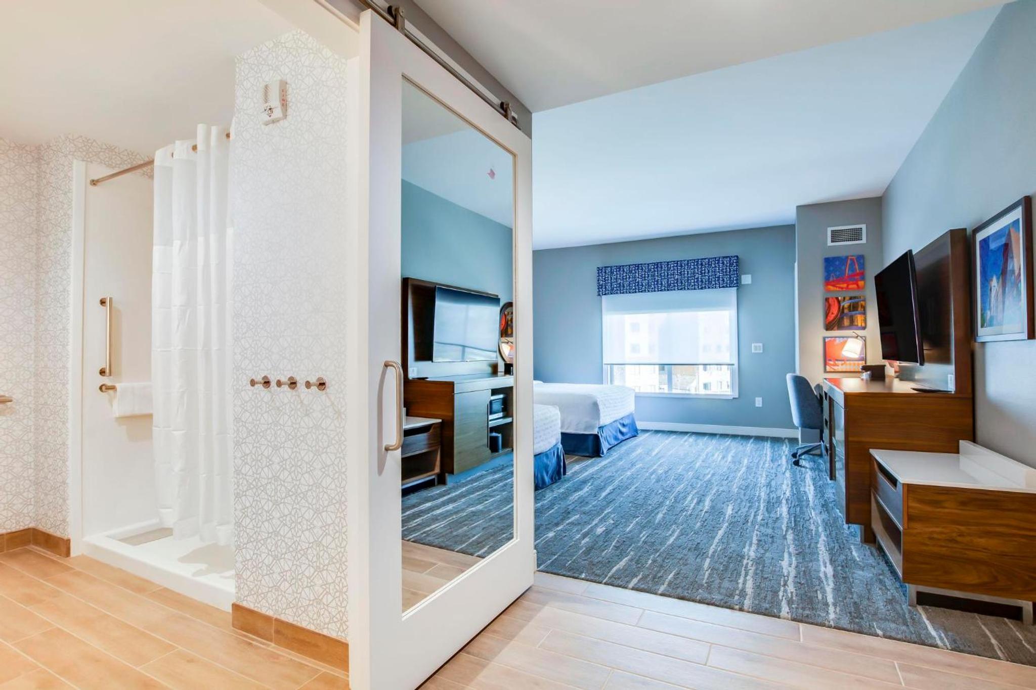 Queen Room with Two Queen Beds and Accessible Tub - Mobility Access - Photo 1
