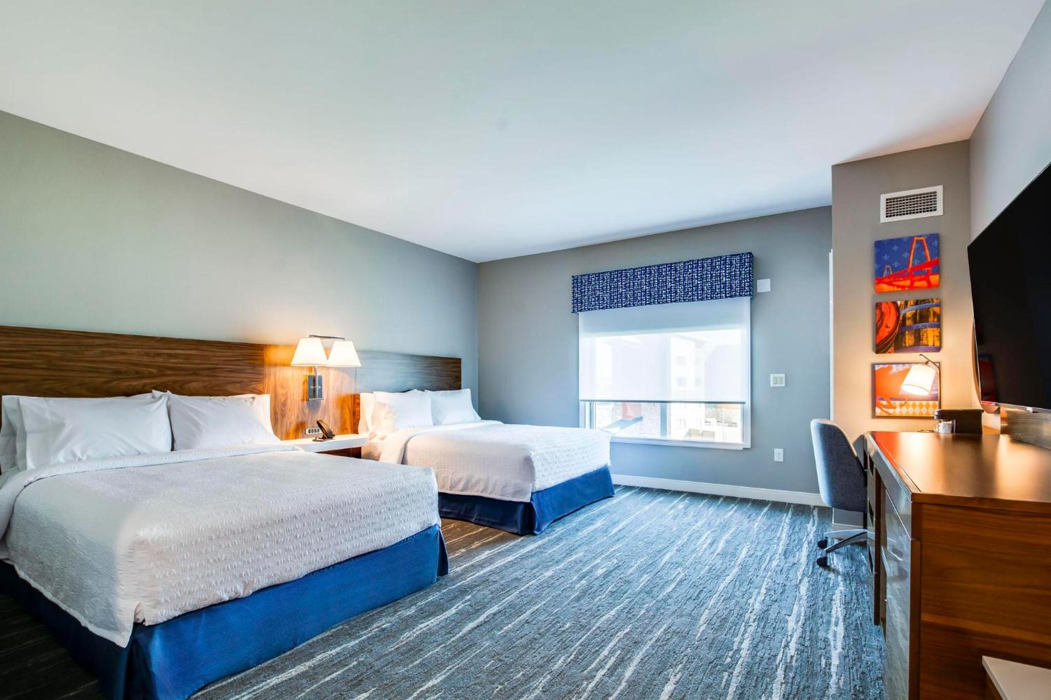 Queen Room with Two Queen Beds and Accessible Tub - Mobility Access - Photo 4