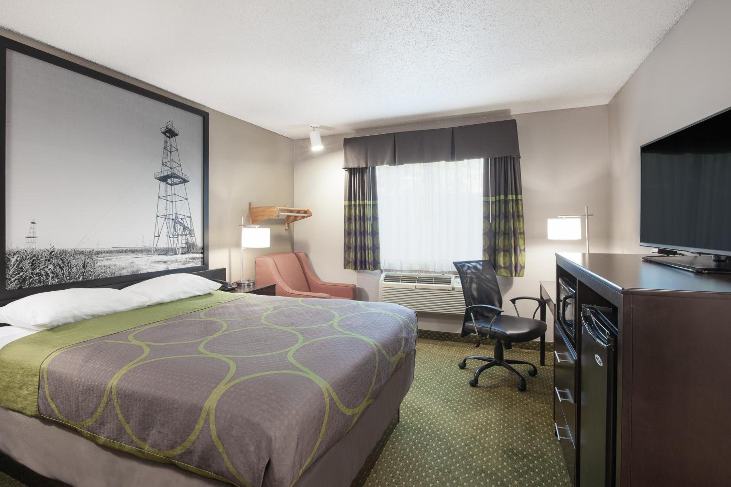 King Room - Non-Smoking - Photo 1