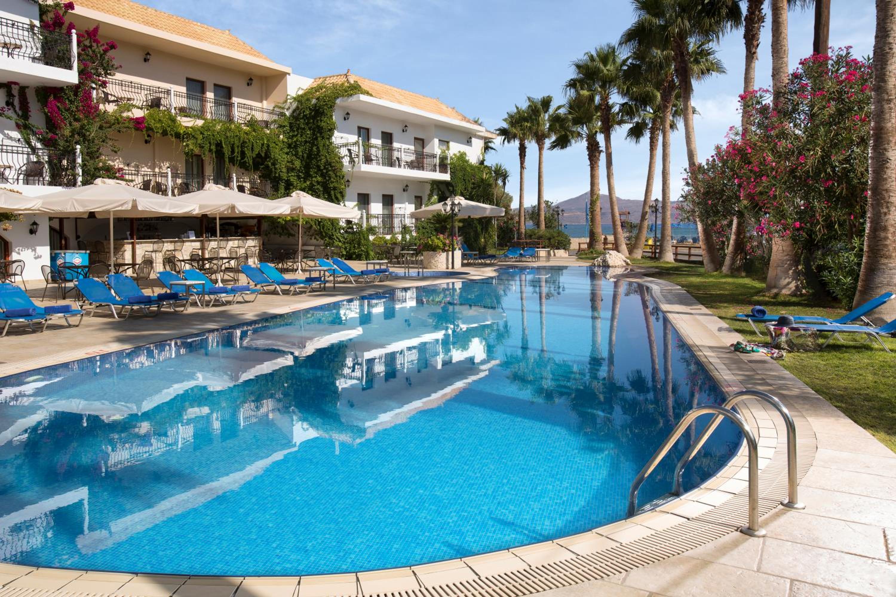 Double or Twin Room with Sea View - Photo 4