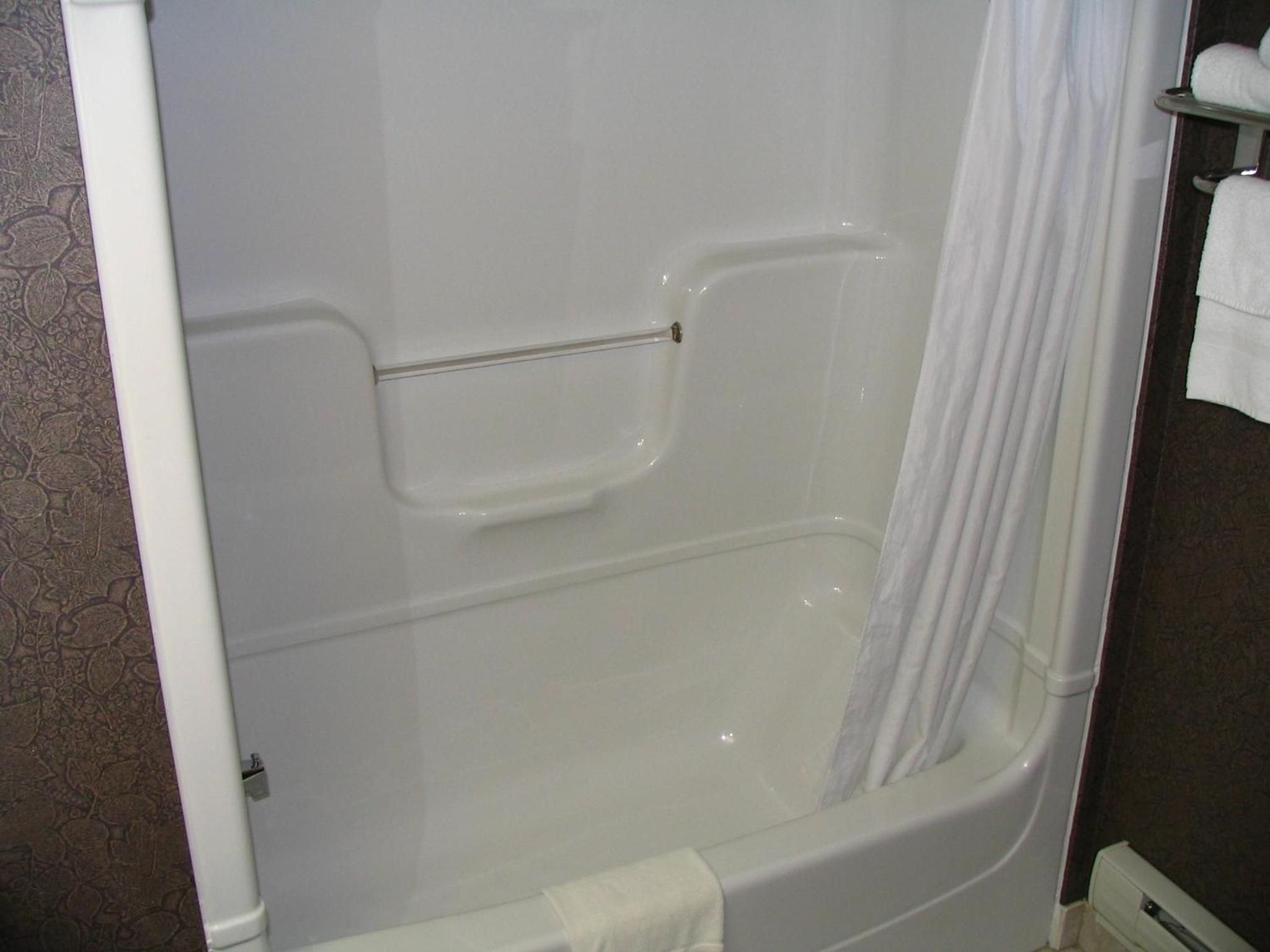 Queen Room with Two Queen Beds - Non-Smoking - Photo 3