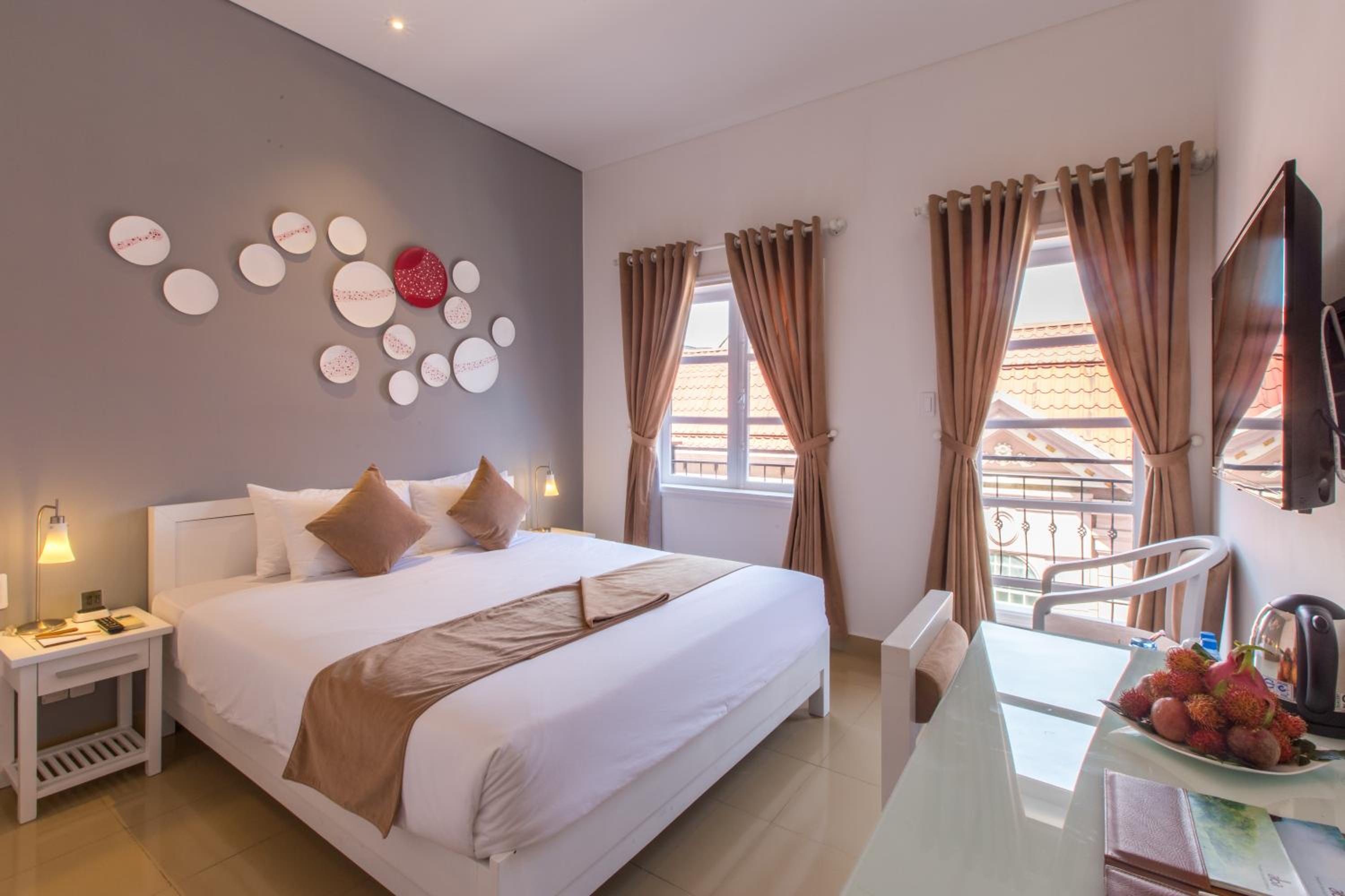 Deluxe Double or Twin Room with City View - Photo 1
