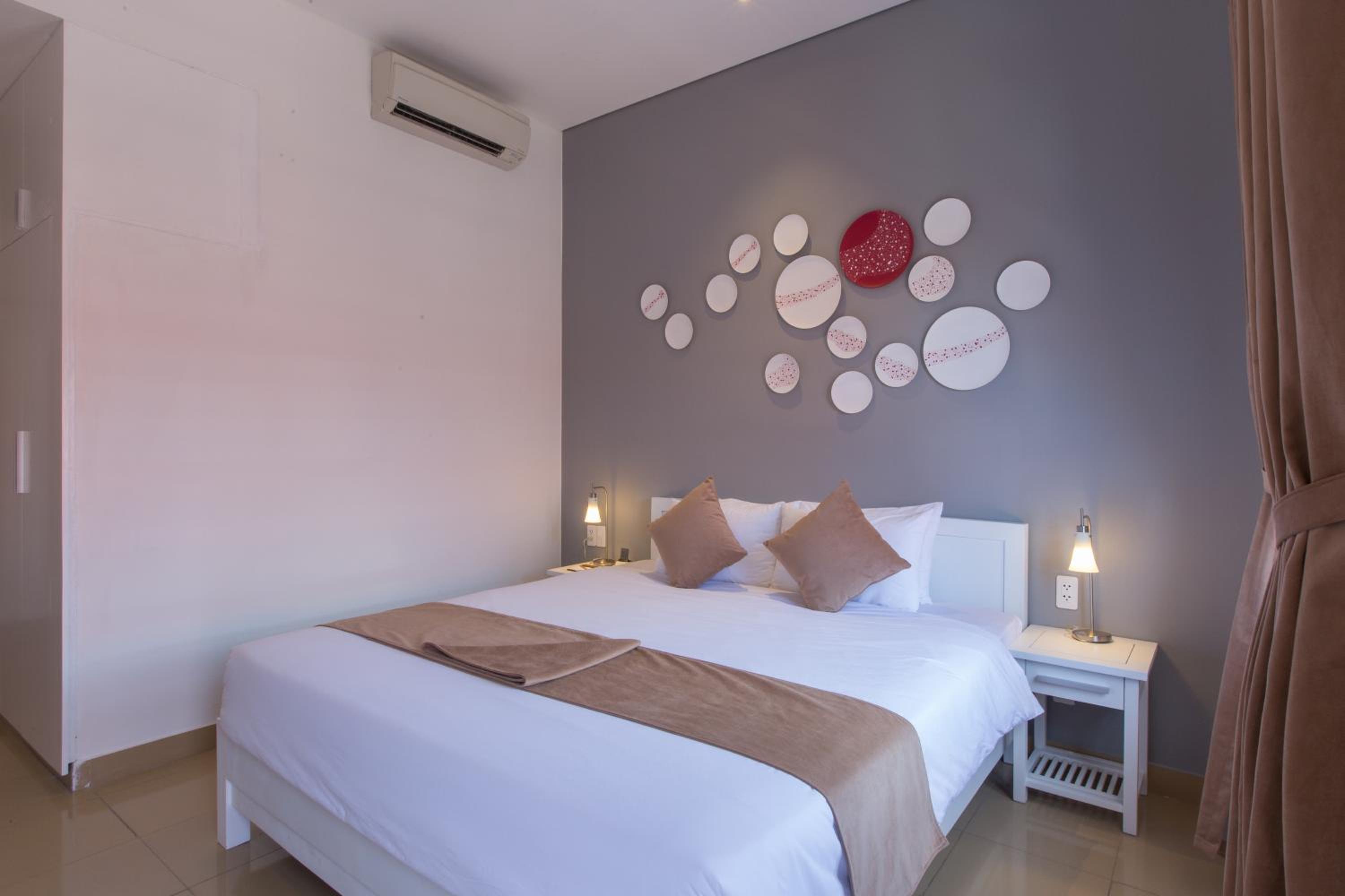 Deluxe Double or Twin Room with City View - Photo 8