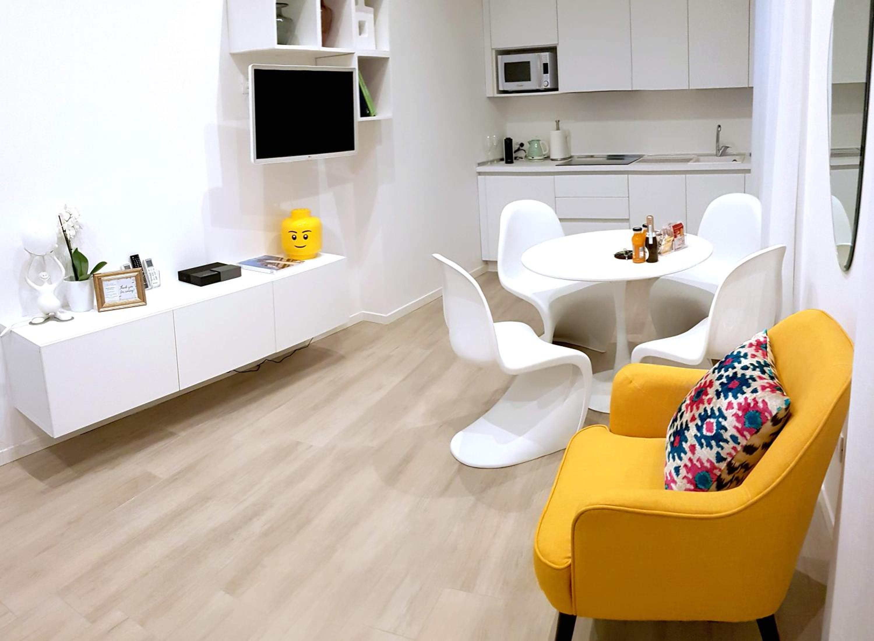 One-Bedroom Deluxe Apartment – Separate Building, Via Leoncino photo 1