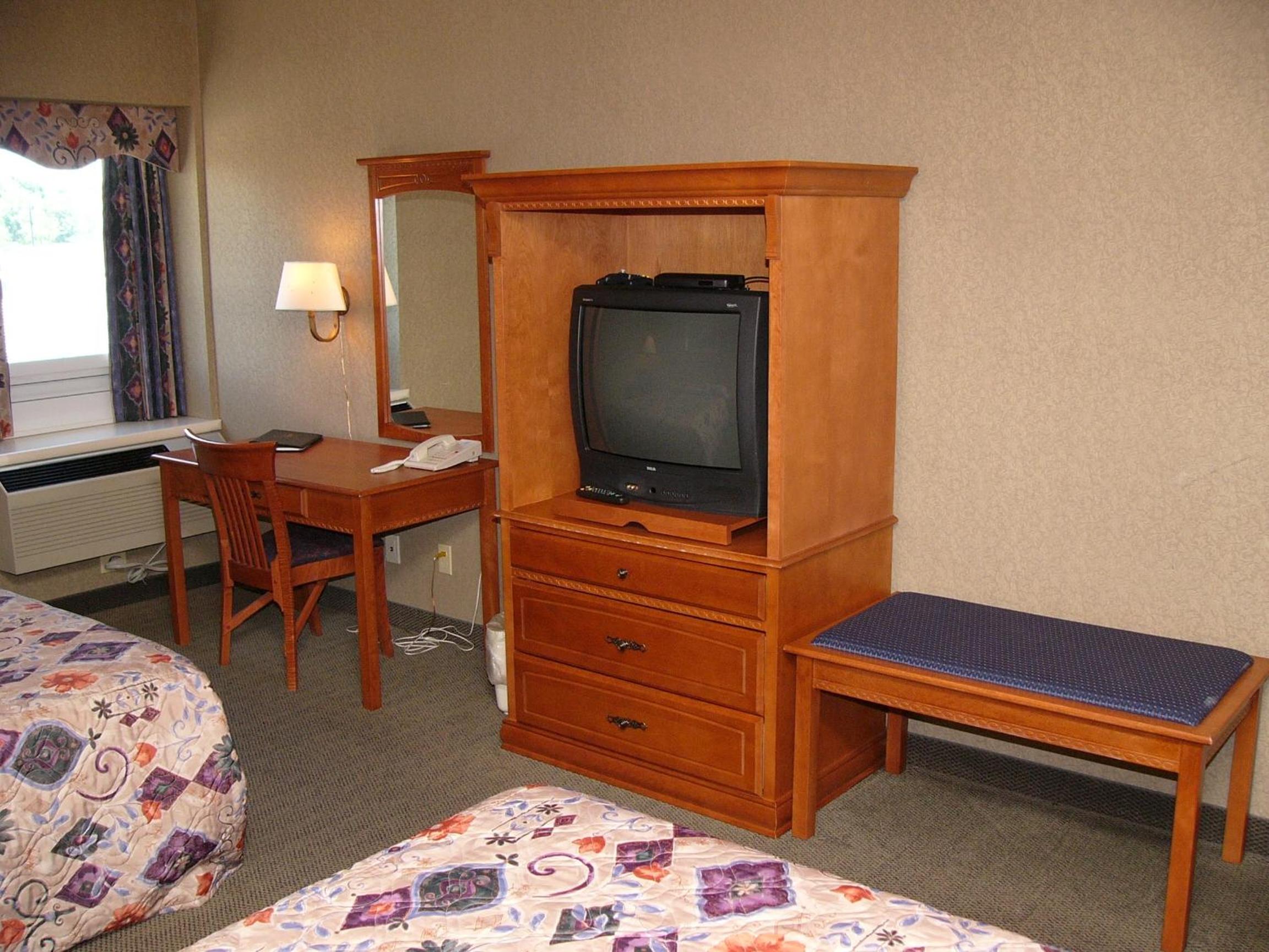 Queen Room with Two Queen Beds - Non-Smoking - Photo 1