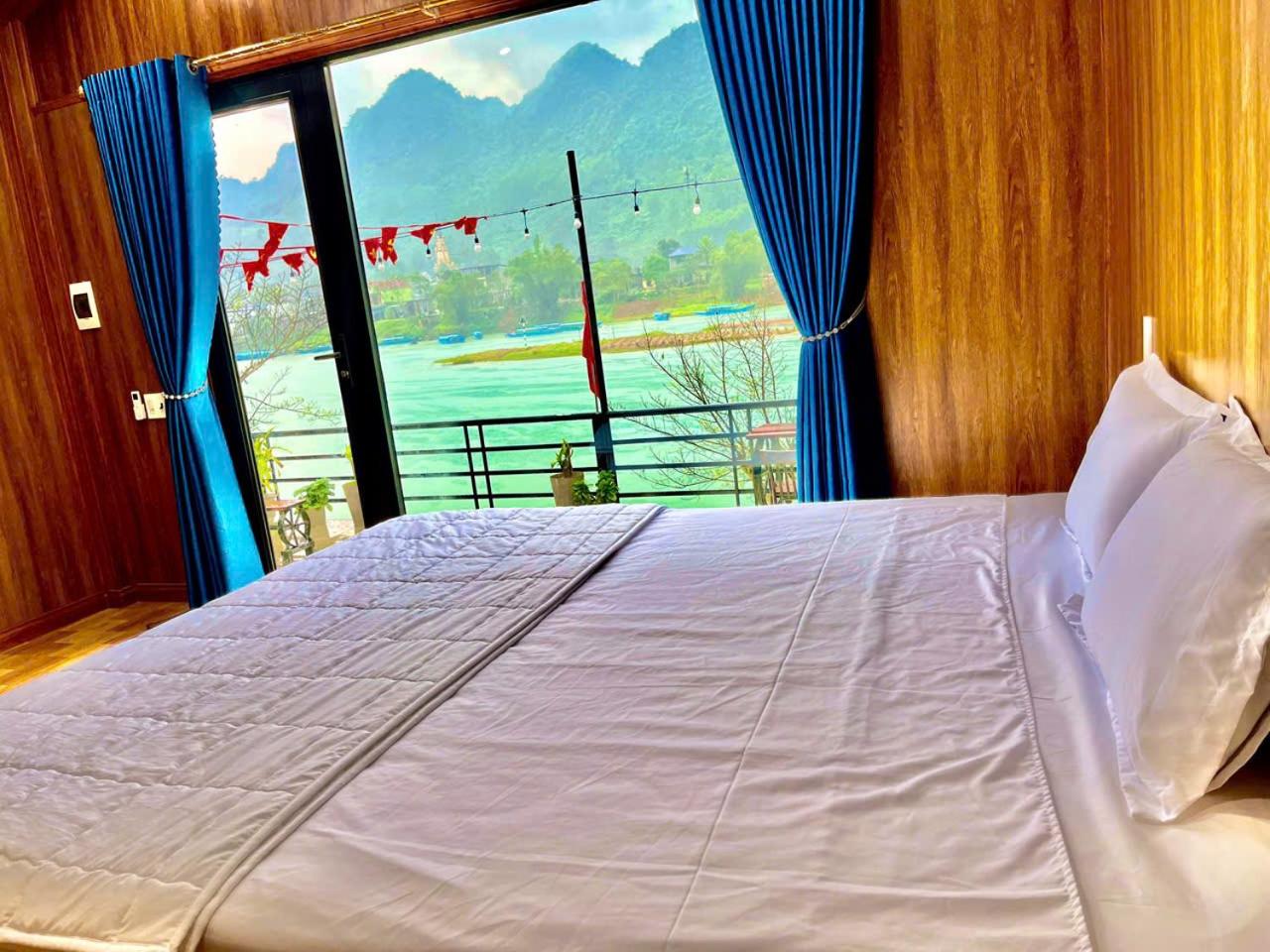 Queen Room with Sea View photo 2