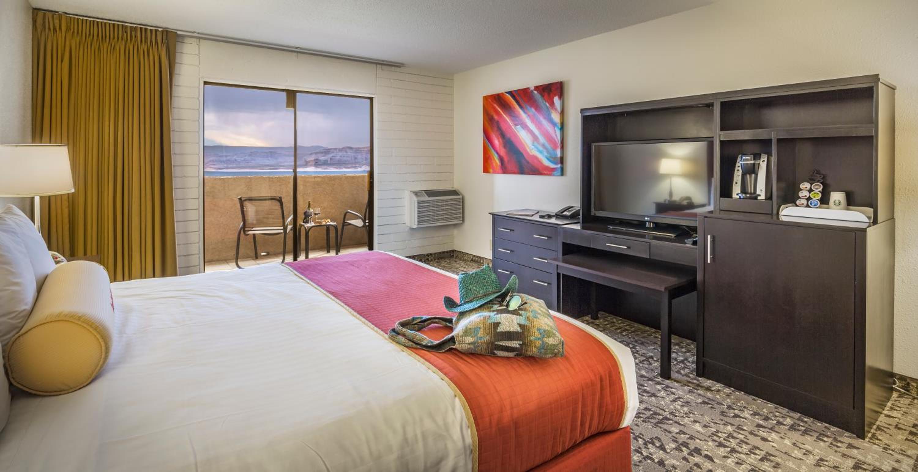 King Room with Deluxe View - Photo 2