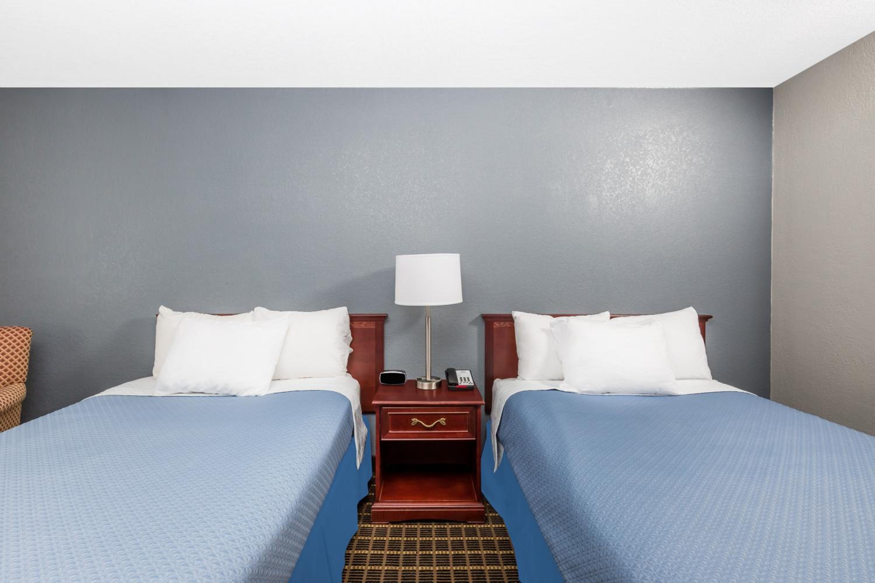 Double Room With Two Double Beds - Non-Smoking - Photo 5