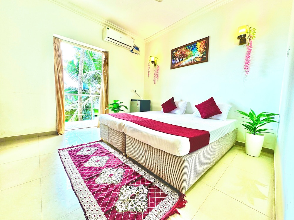 Deluxe Double Room, 1 King Bed, Balcony, Beachfront photo 3