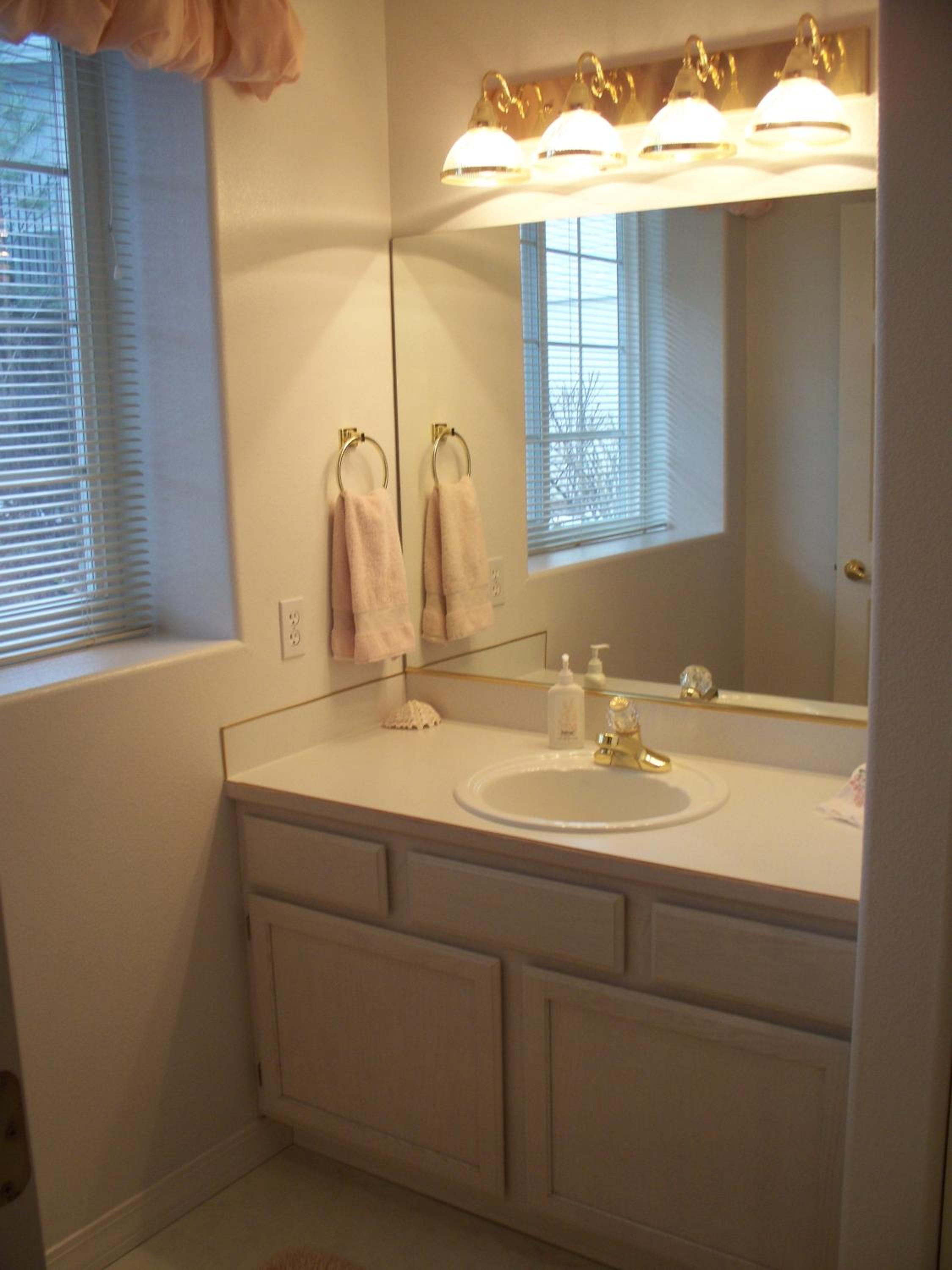 Queen Room photo 2