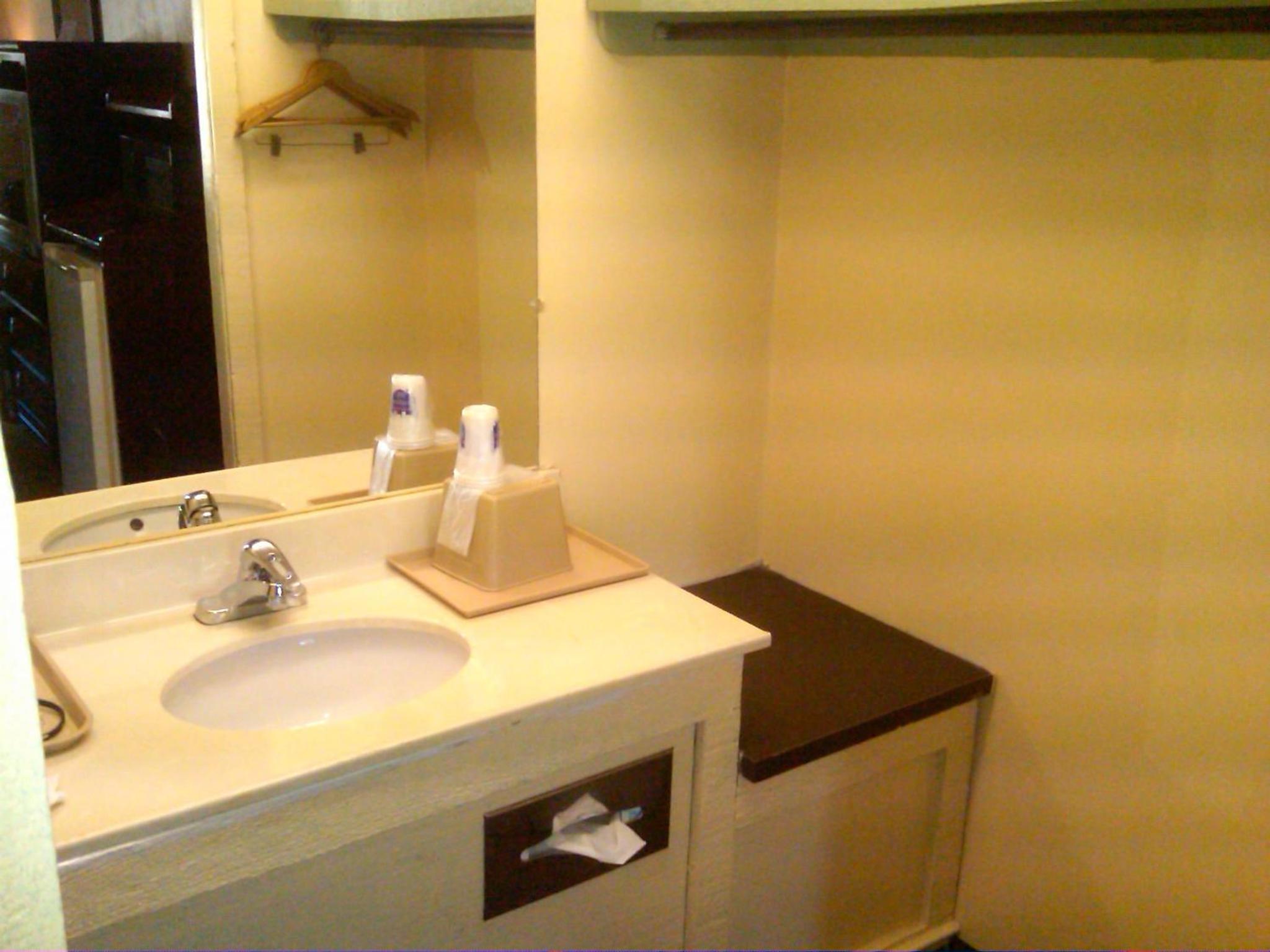 Double Room with Two Double Beds - Non-Smoking - Photo 5
