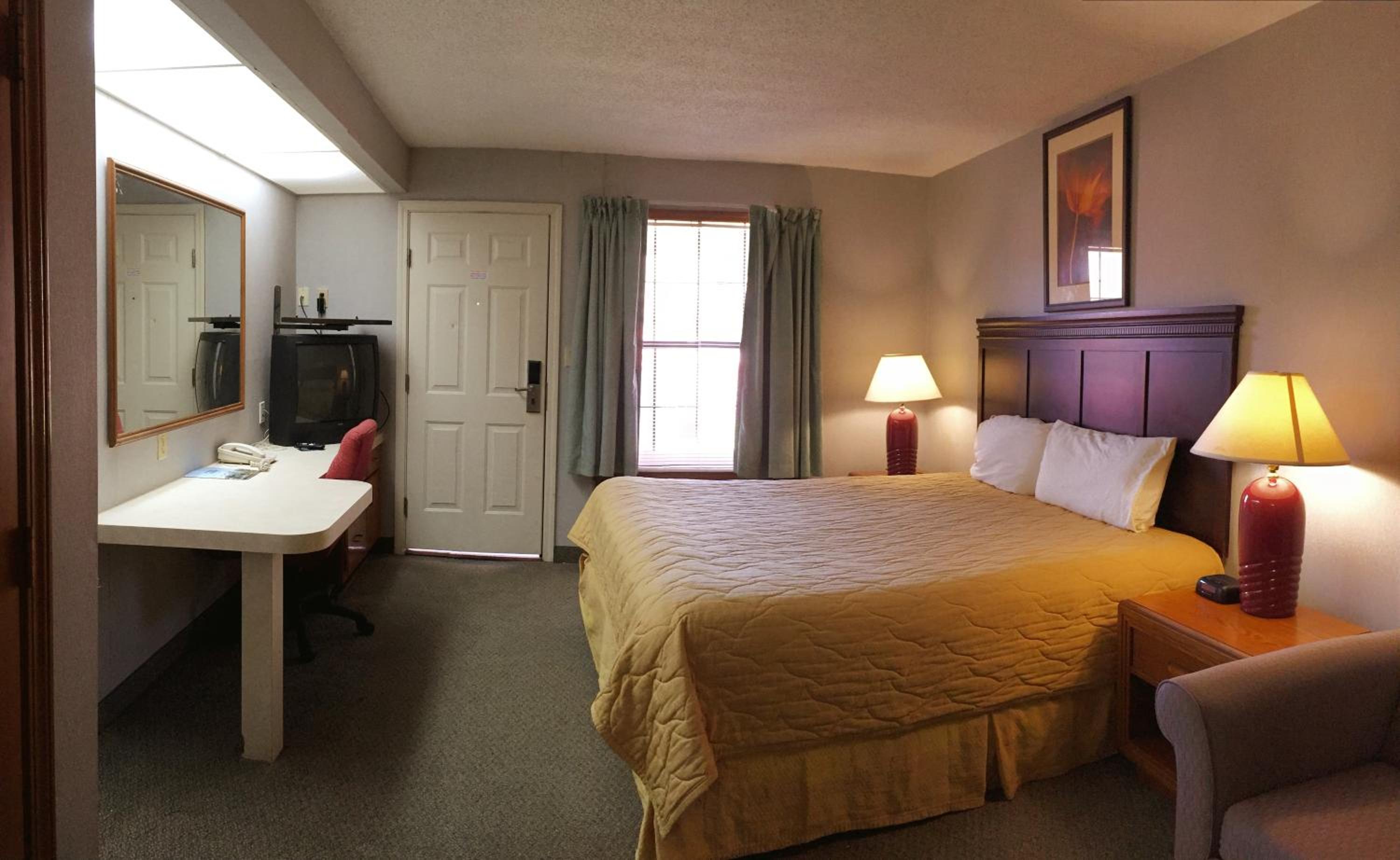 King Room - Non-Smoking - Photo 4