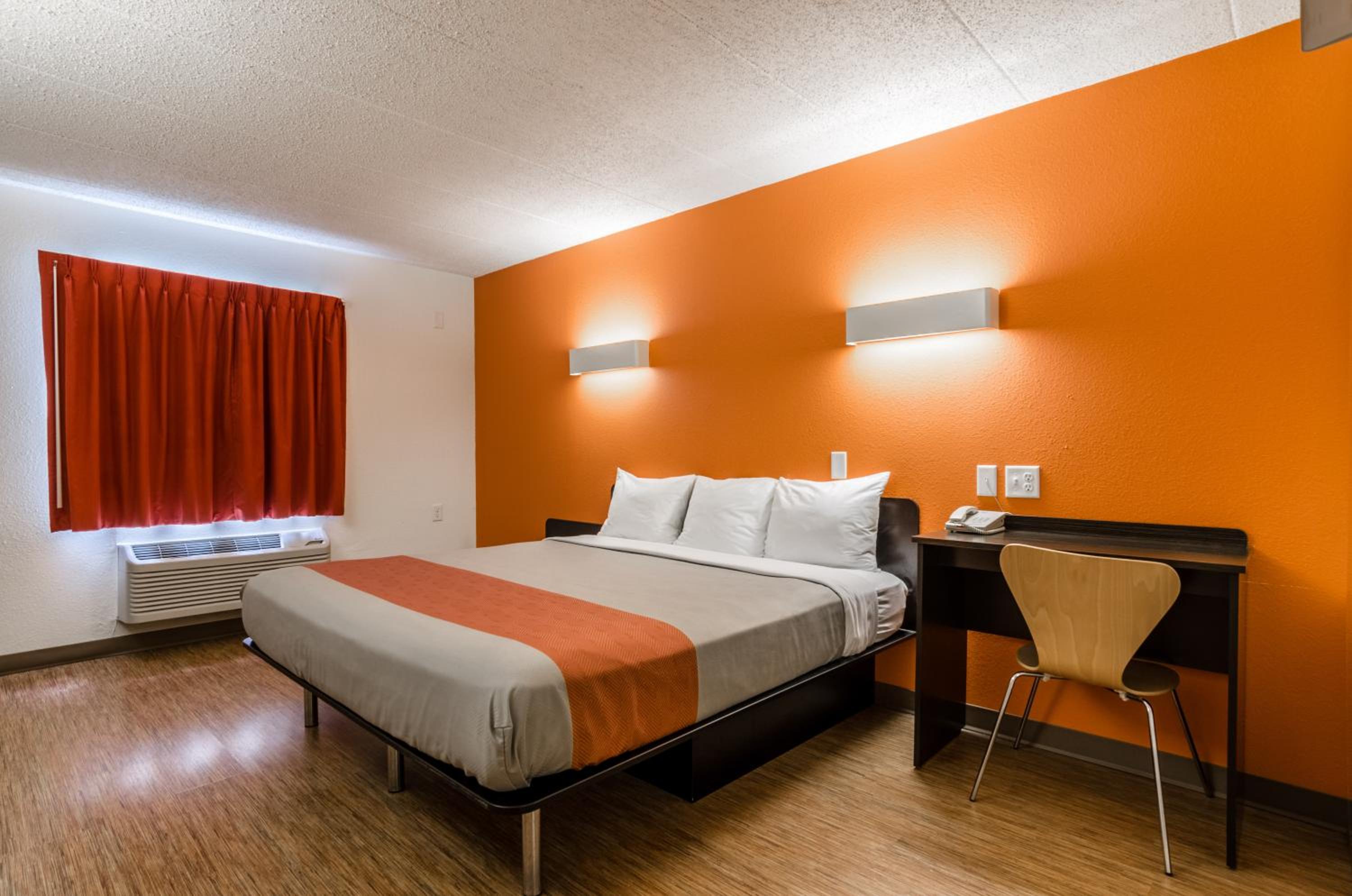 King Room - Disability Access - Non-Smoking - Photo 4