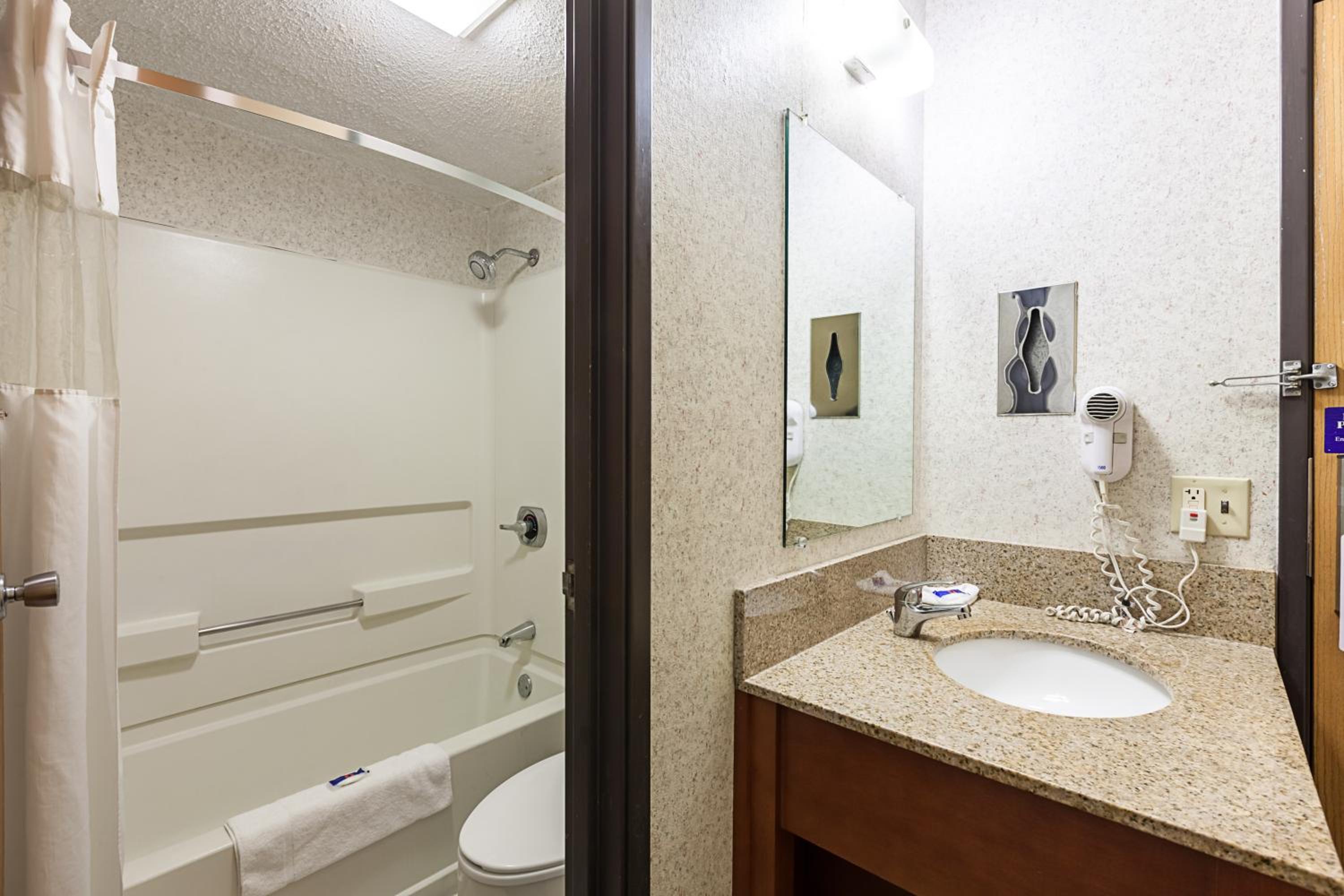 Premium Quadruple Room - Photo 5