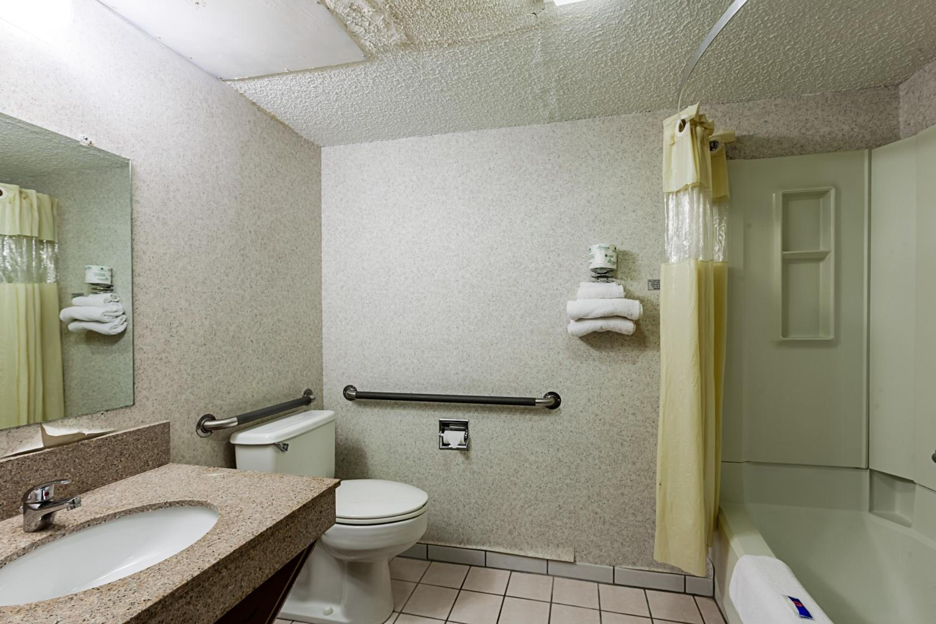 Premium Quadruple Room - Photo 6