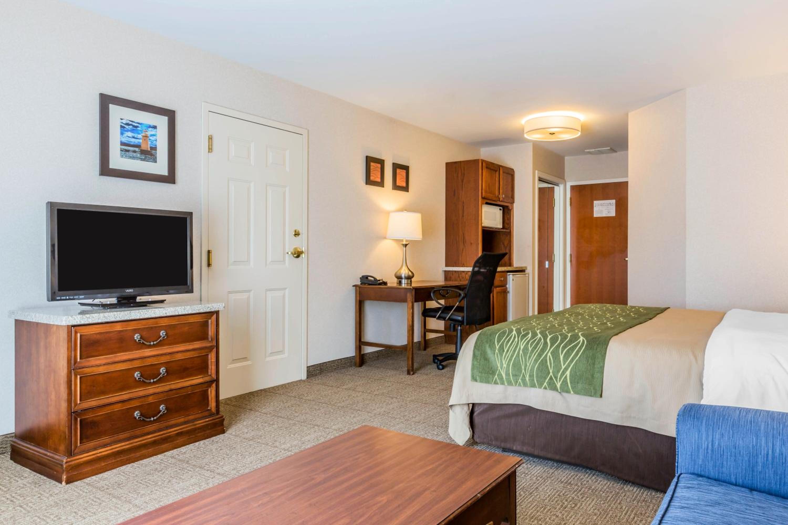 King Room with Sofa Bed - Non-Smoking - Photo 15