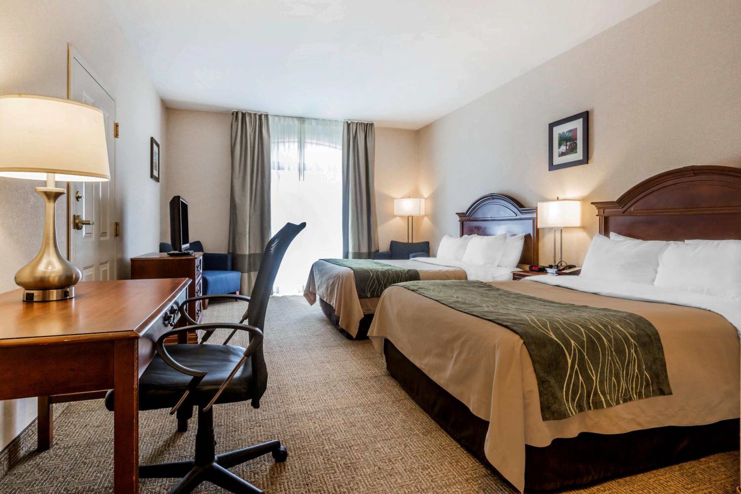 Standard Queen Room with Two Queen Beds - Non-Smoking - Photo 1