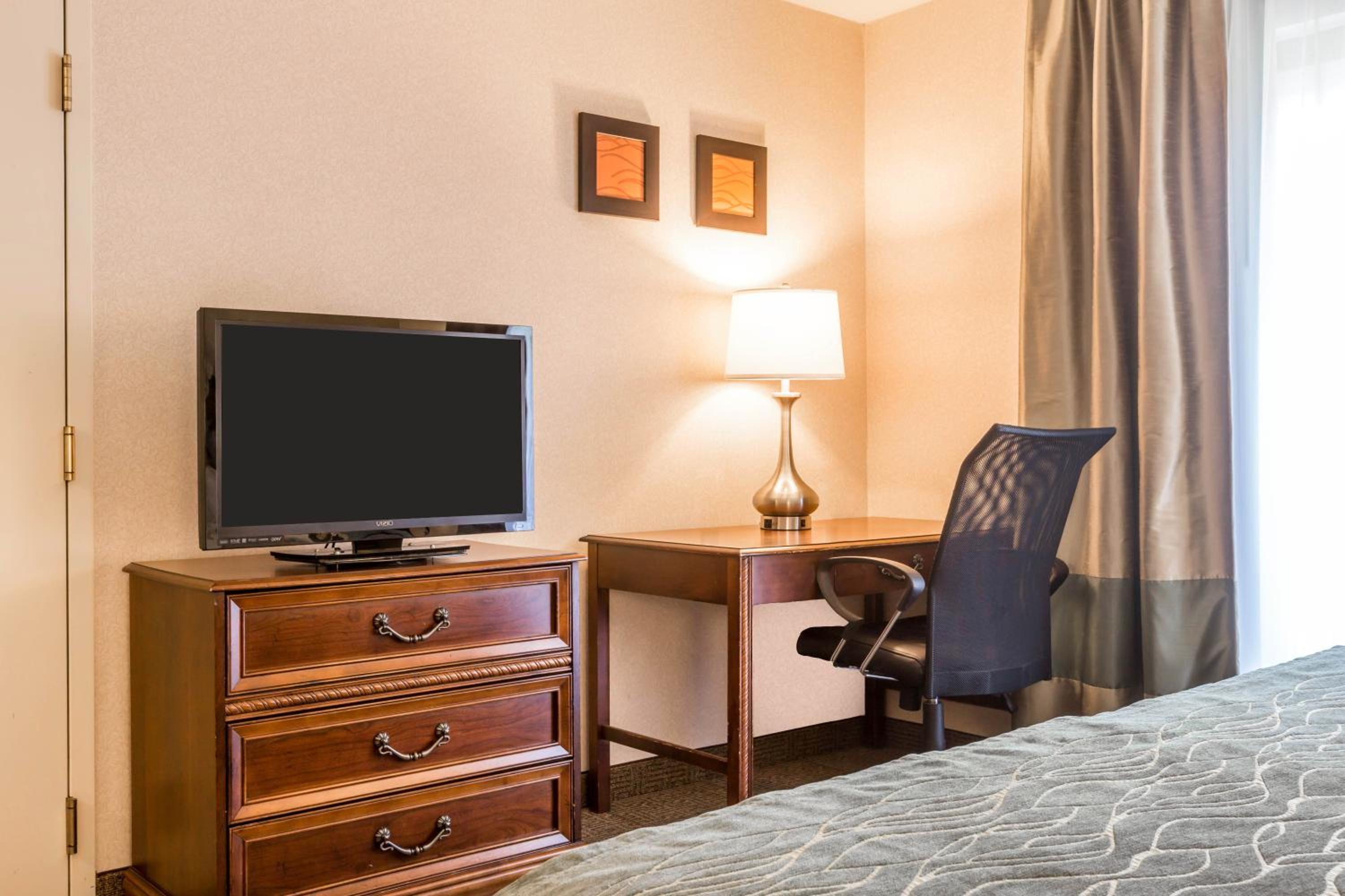 King Room with Sofa Bed - Non-Smoking - Photo 7