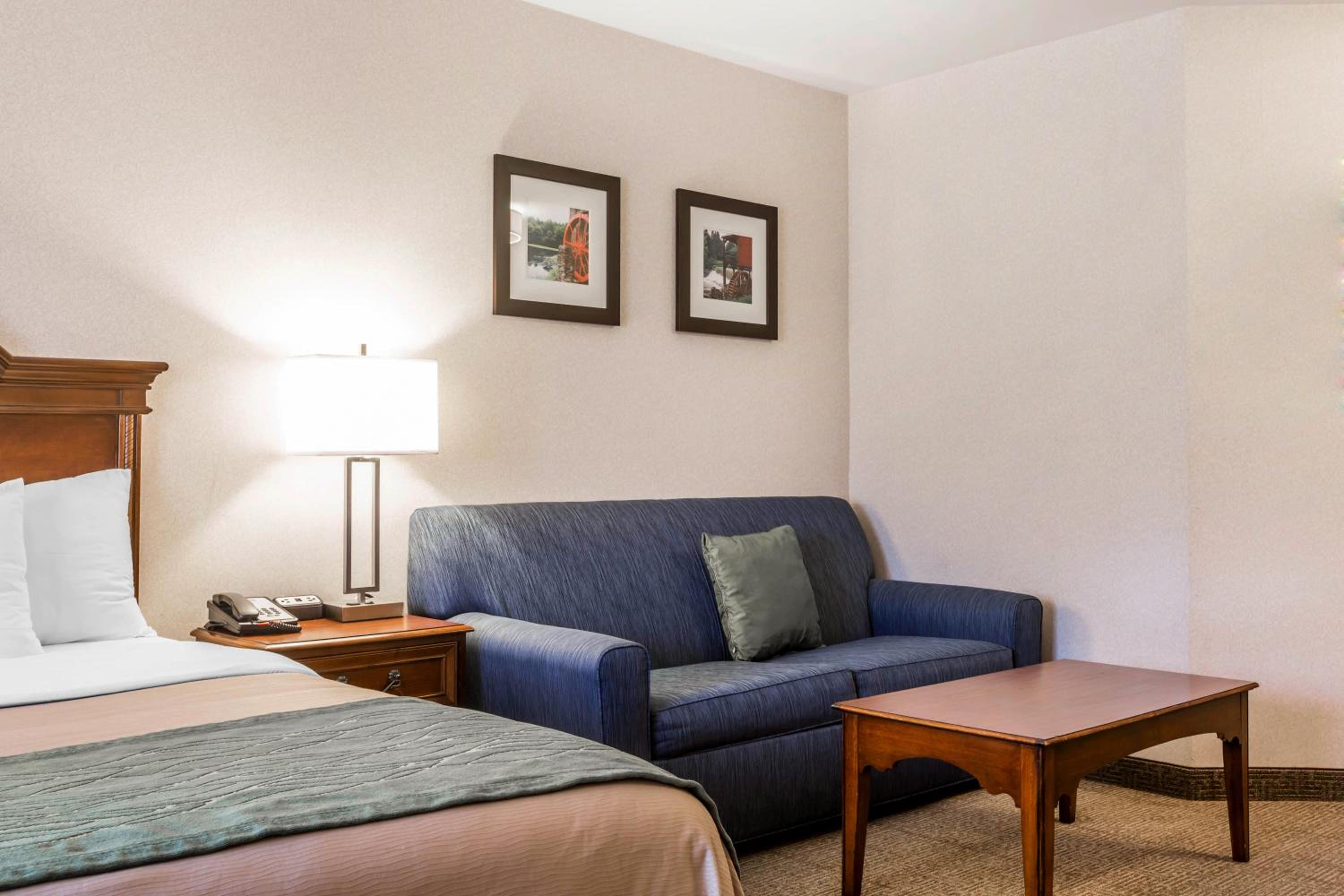 King Room with Sofa Bed - Non-Smoking - Photo 8
