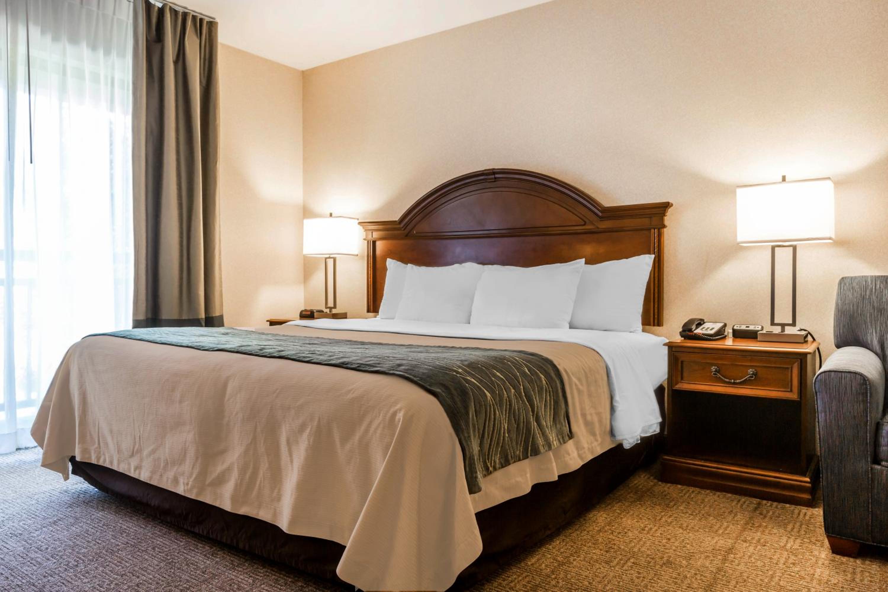 King Room - Non-Smoking - Photo 1