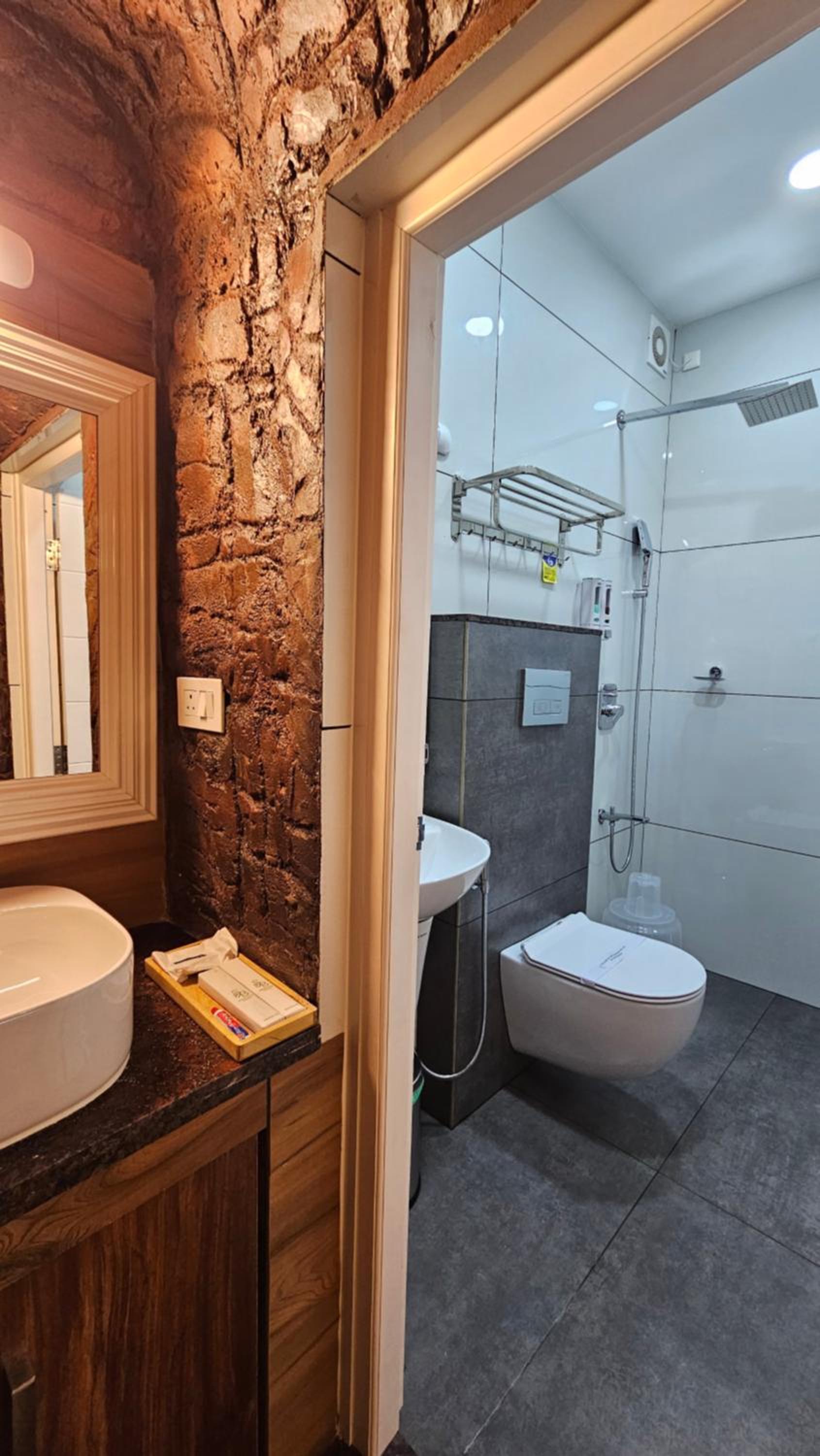 Deluxe Double Room with Balcony photo 2