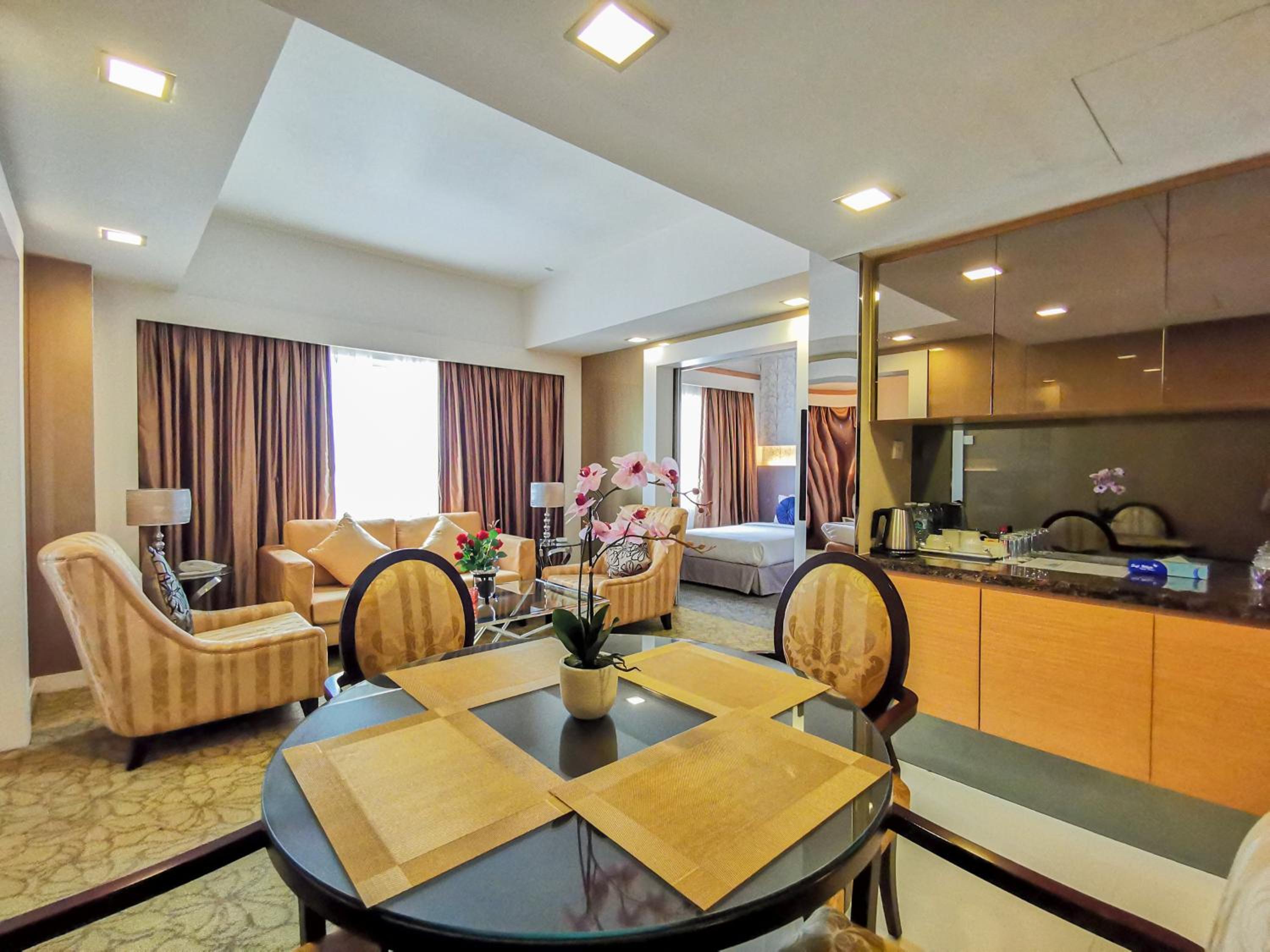 Royal Suite - Non-Smoking - Photo 1