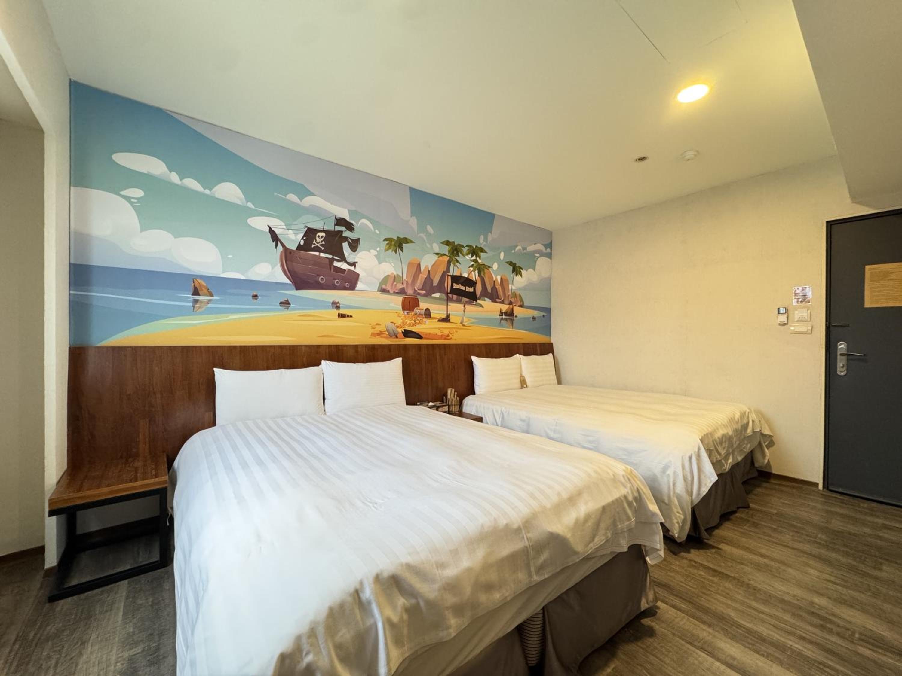 Superior Quadruple Room photo 2