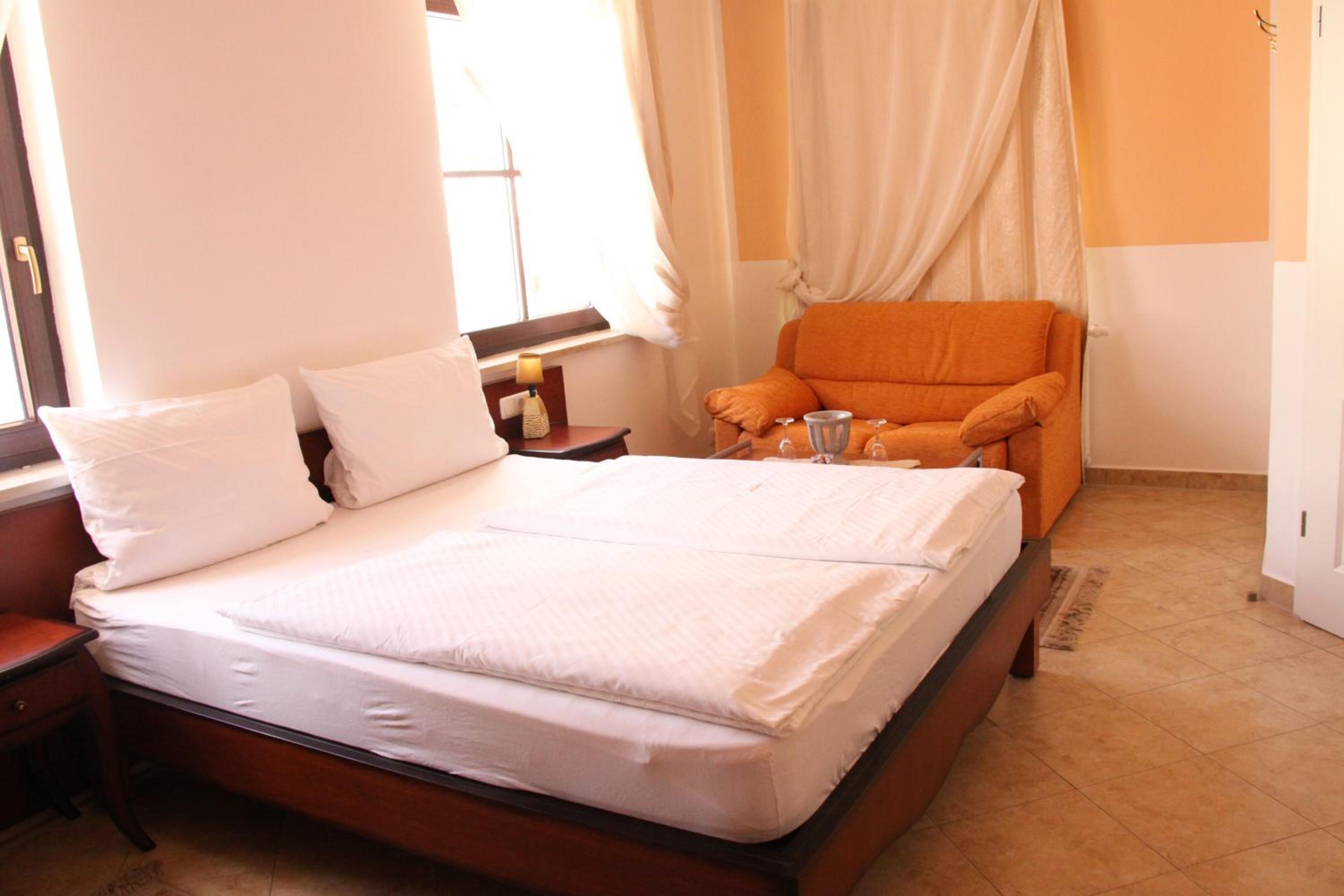 Double or Twin Room photo 3