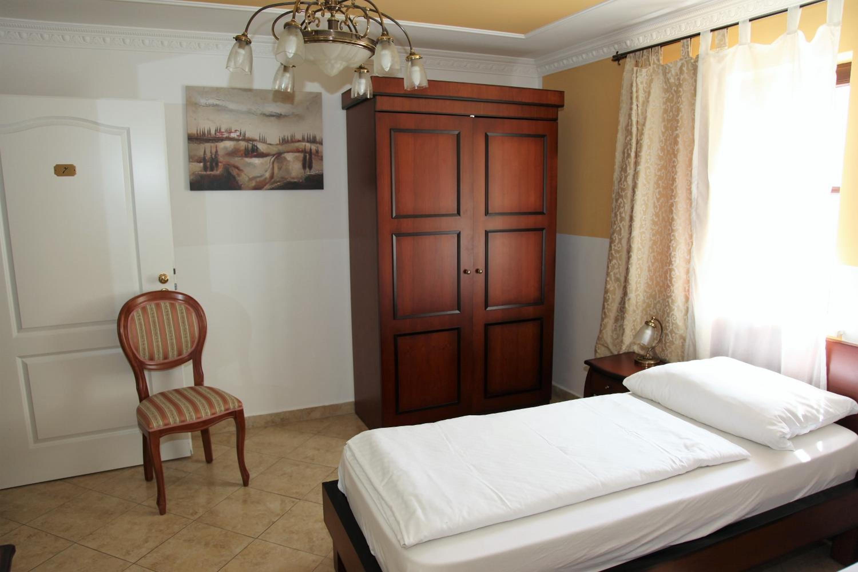 Single Room photo 3