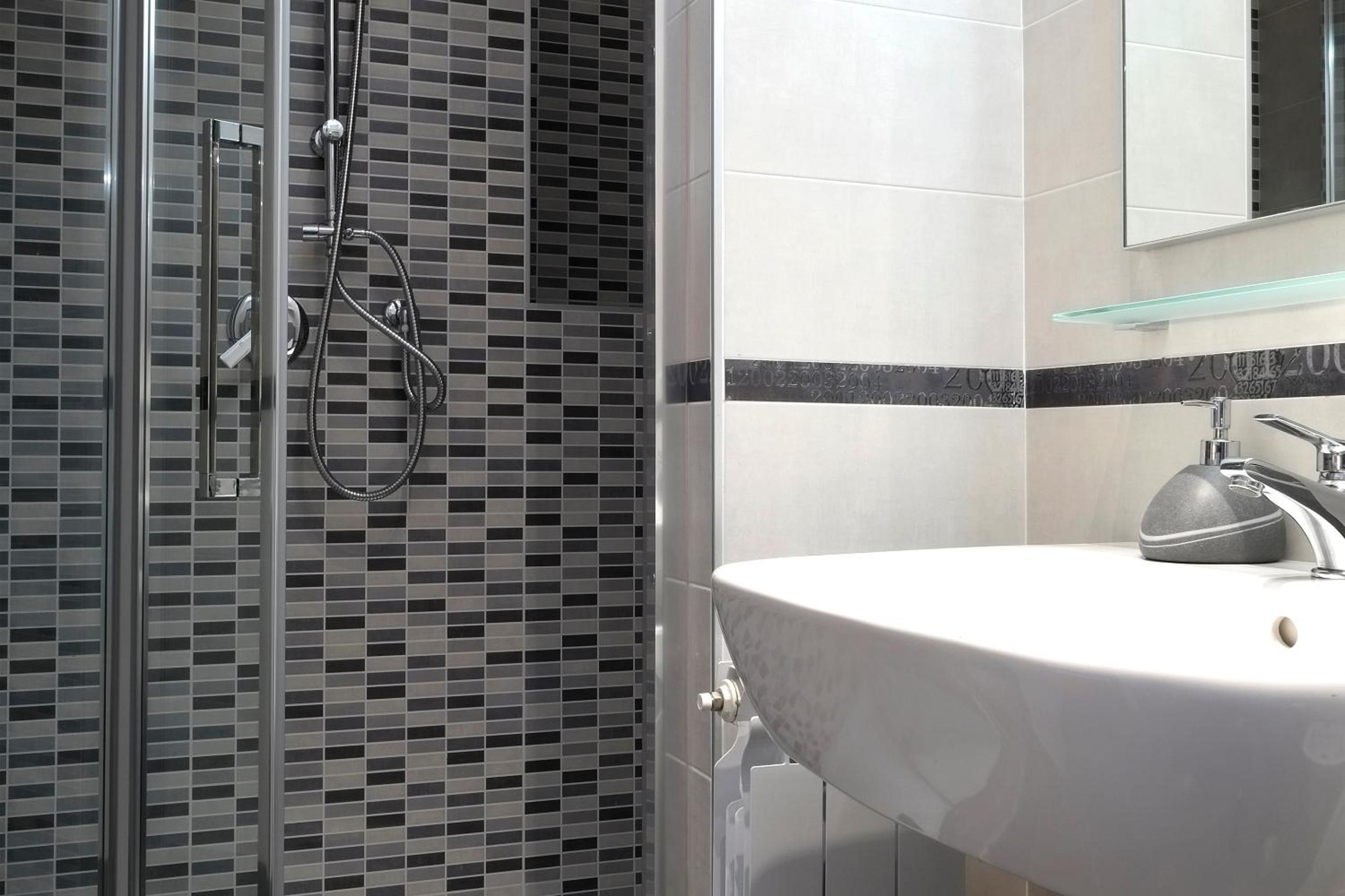 Deluxe Room with Private Bathroom photo 3