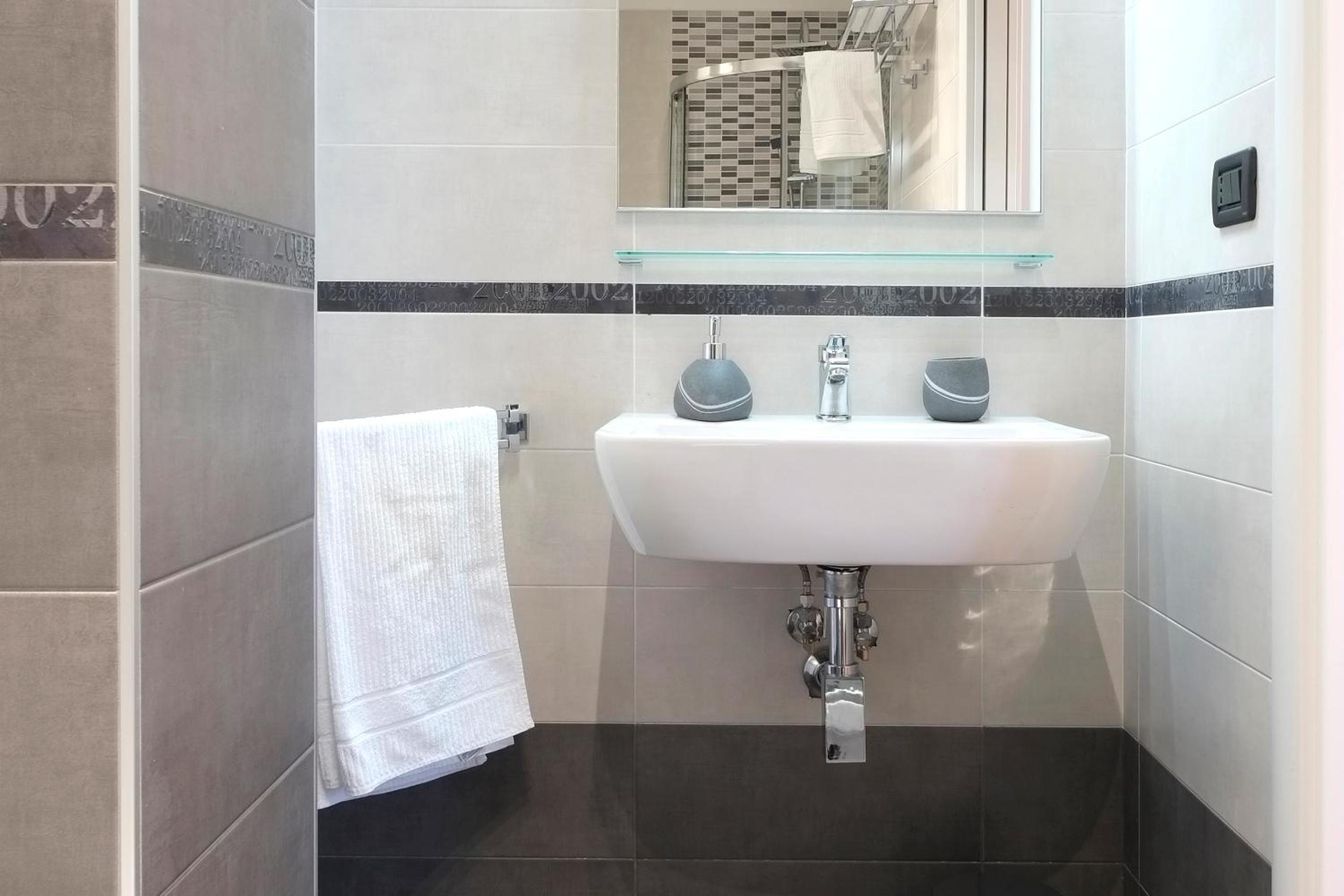 Double Classic Room with Private Bathroom photo 3