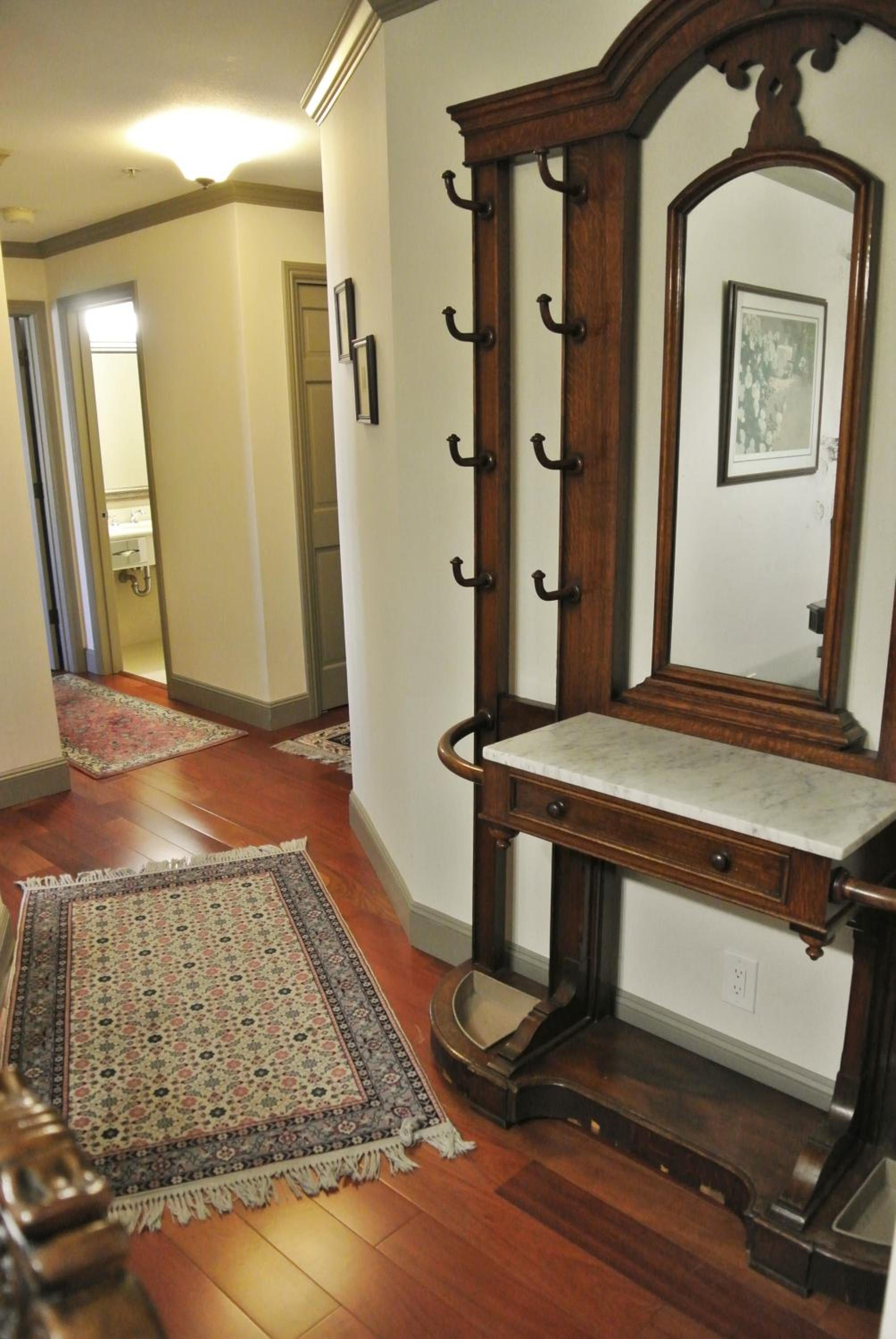 Two-Bedroom Suite with One King Bed and One Queen Bed