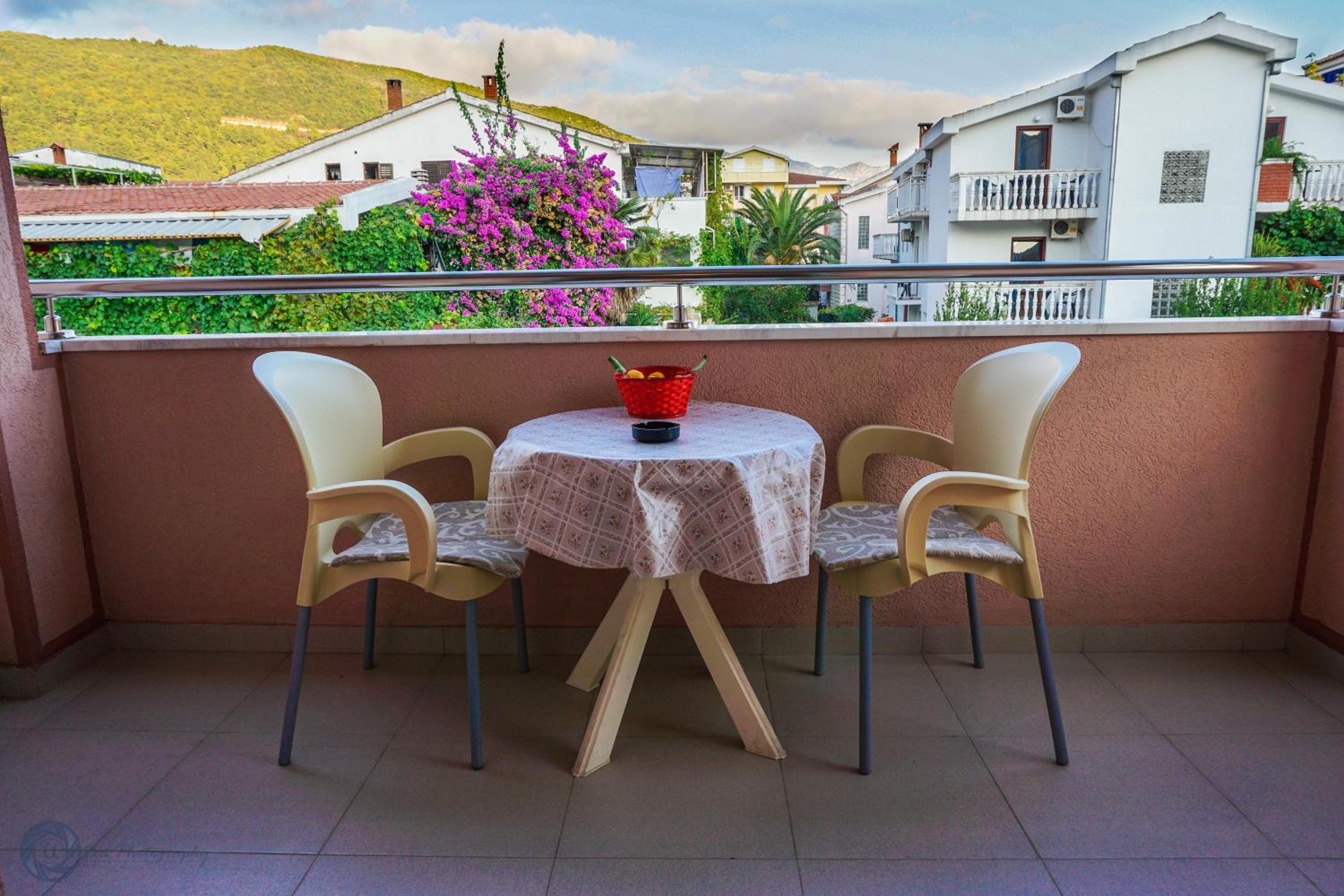 Apartment with Balcony photo 2