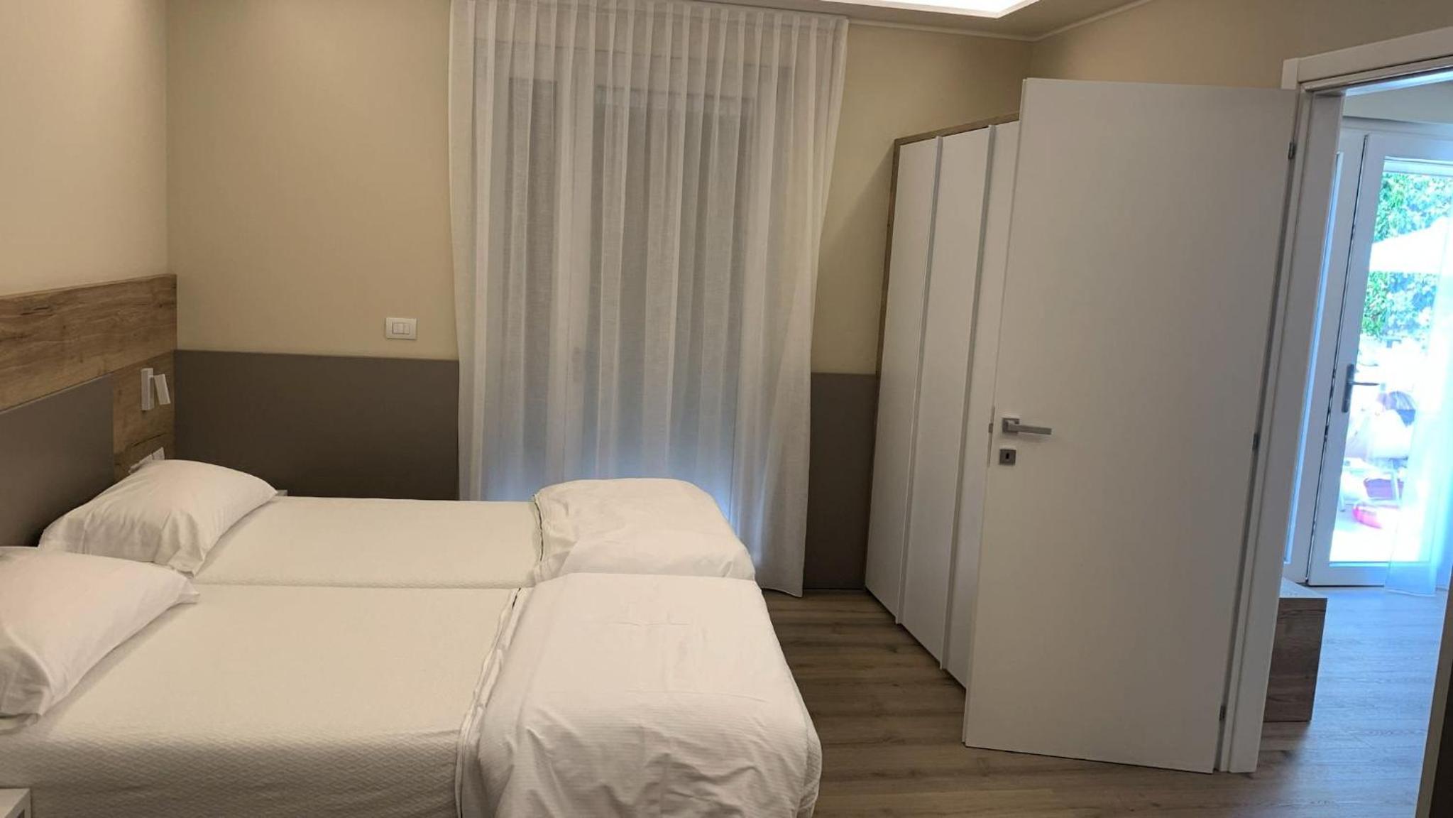 One-Bedroom Apartment with Pool View photo 2