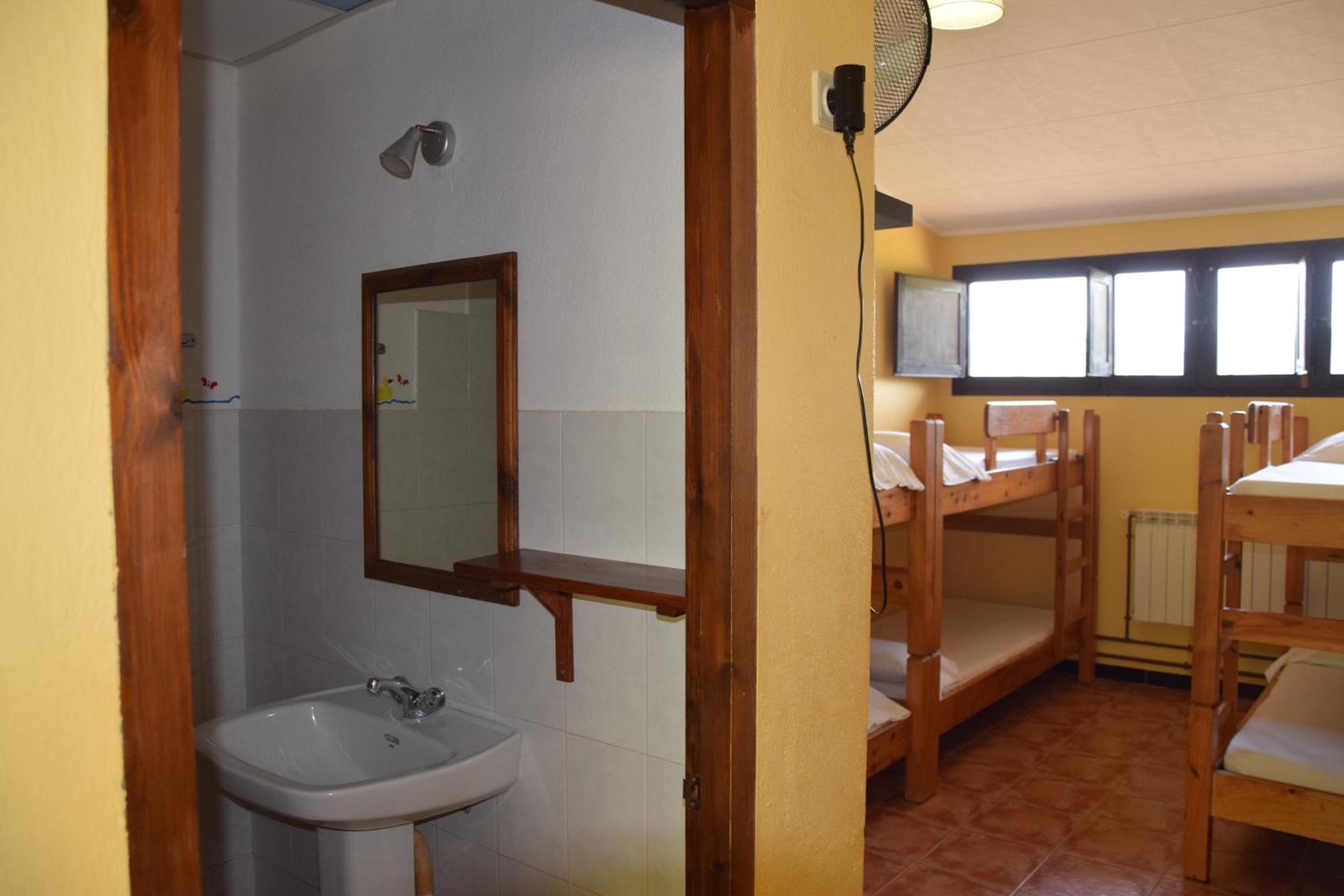 Family Room with Private Bathroom photo 2