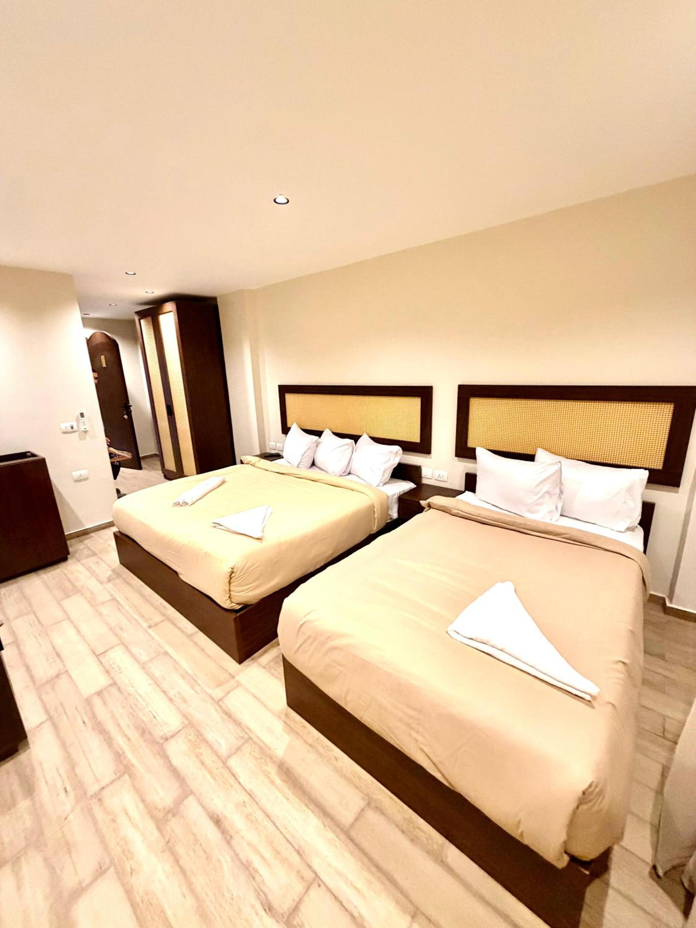 Deluxe Triple Room photo 2