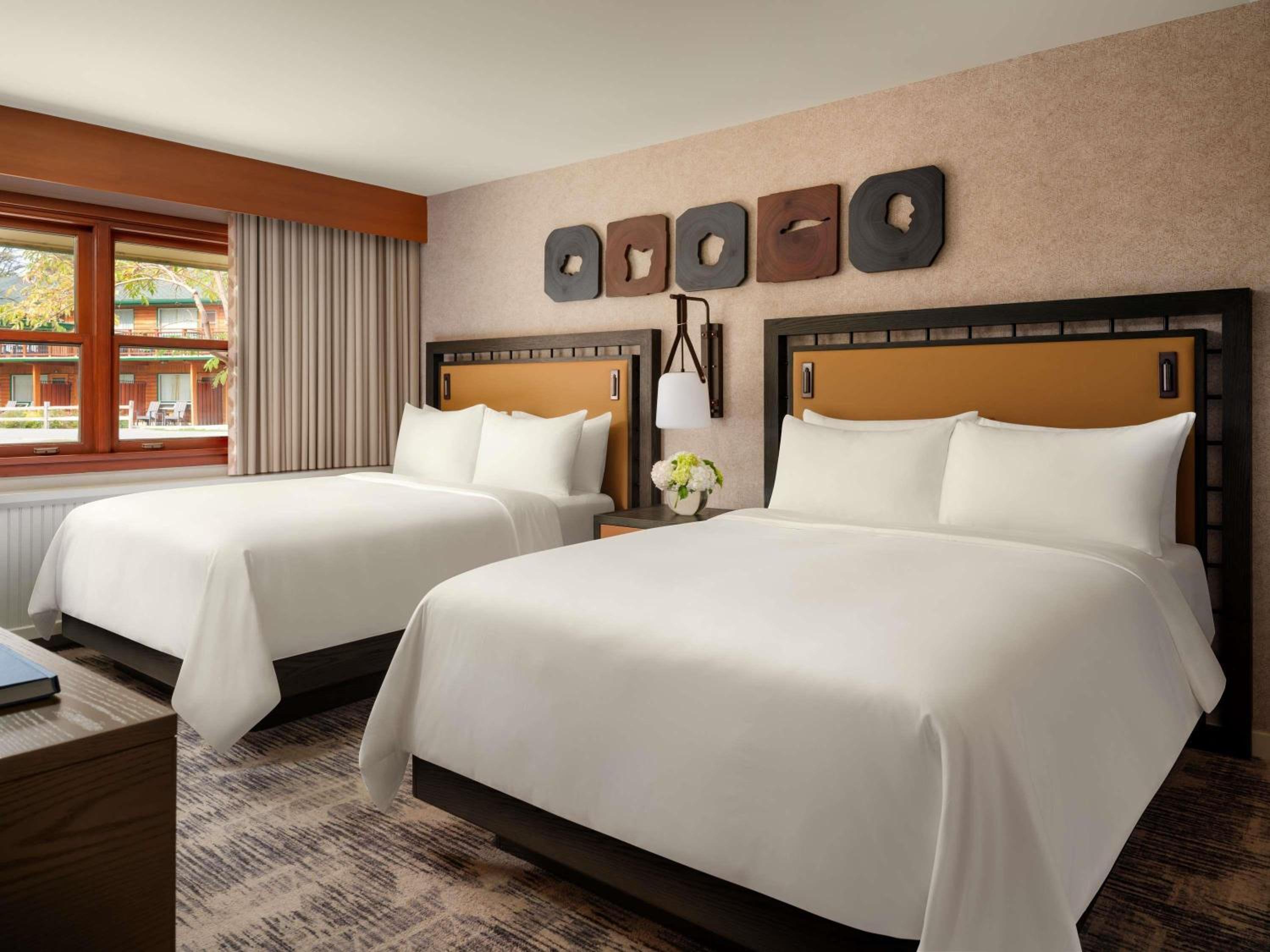 Premier Deluxe Room with Two Queen Beds photo 2