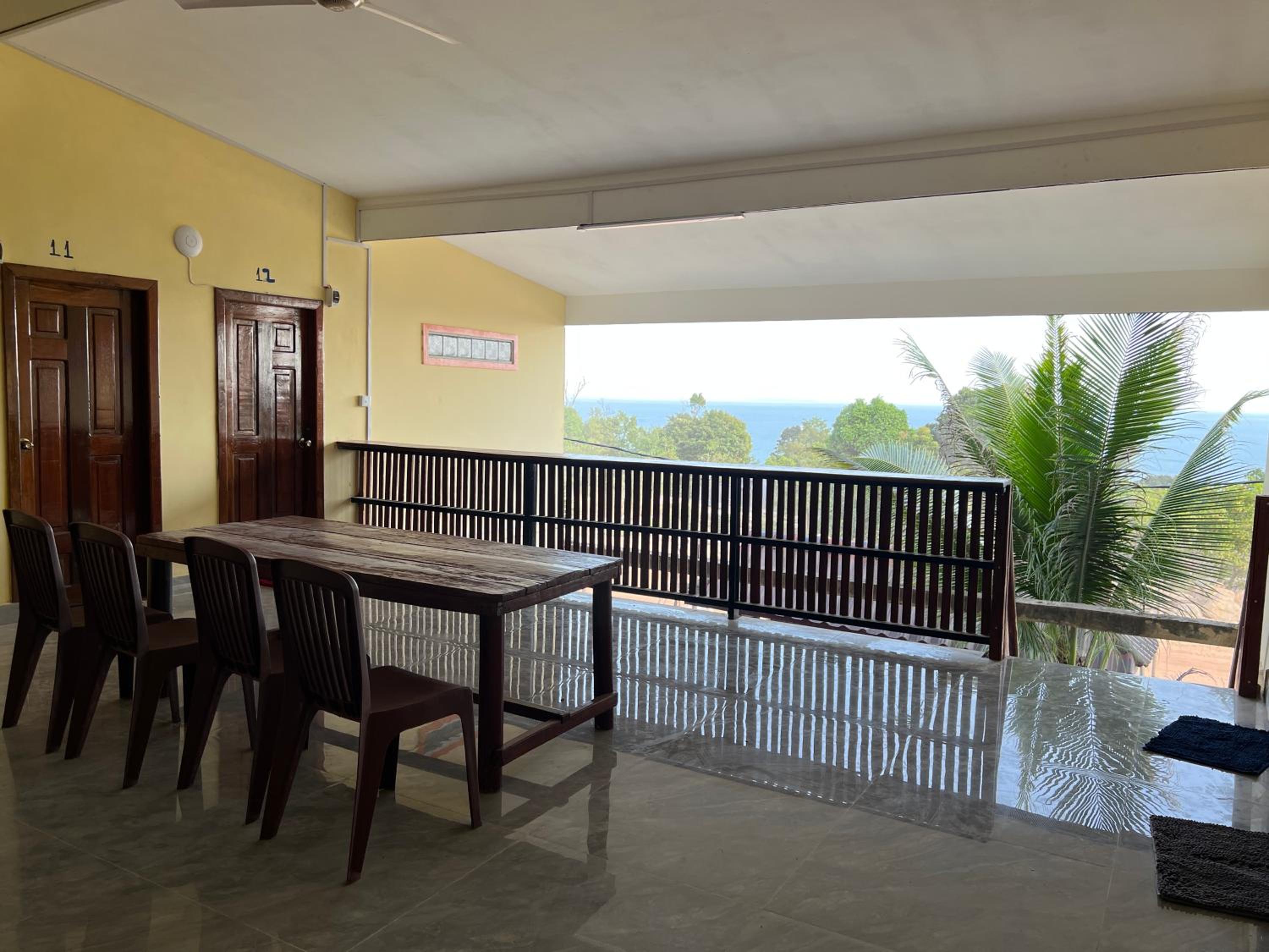 Standard Family Room - Photo 5