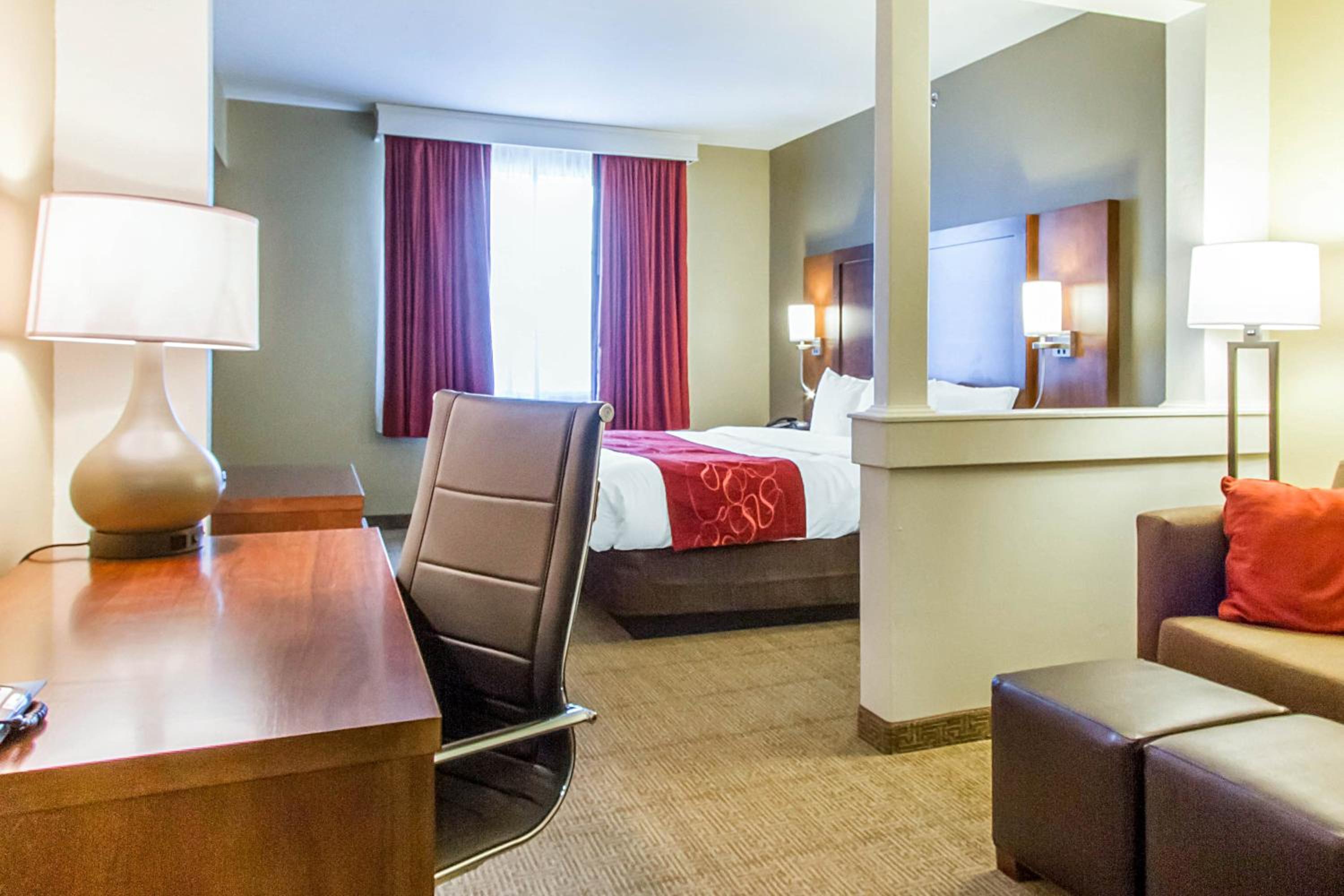King Suite - Non-Smoking - Photo 4