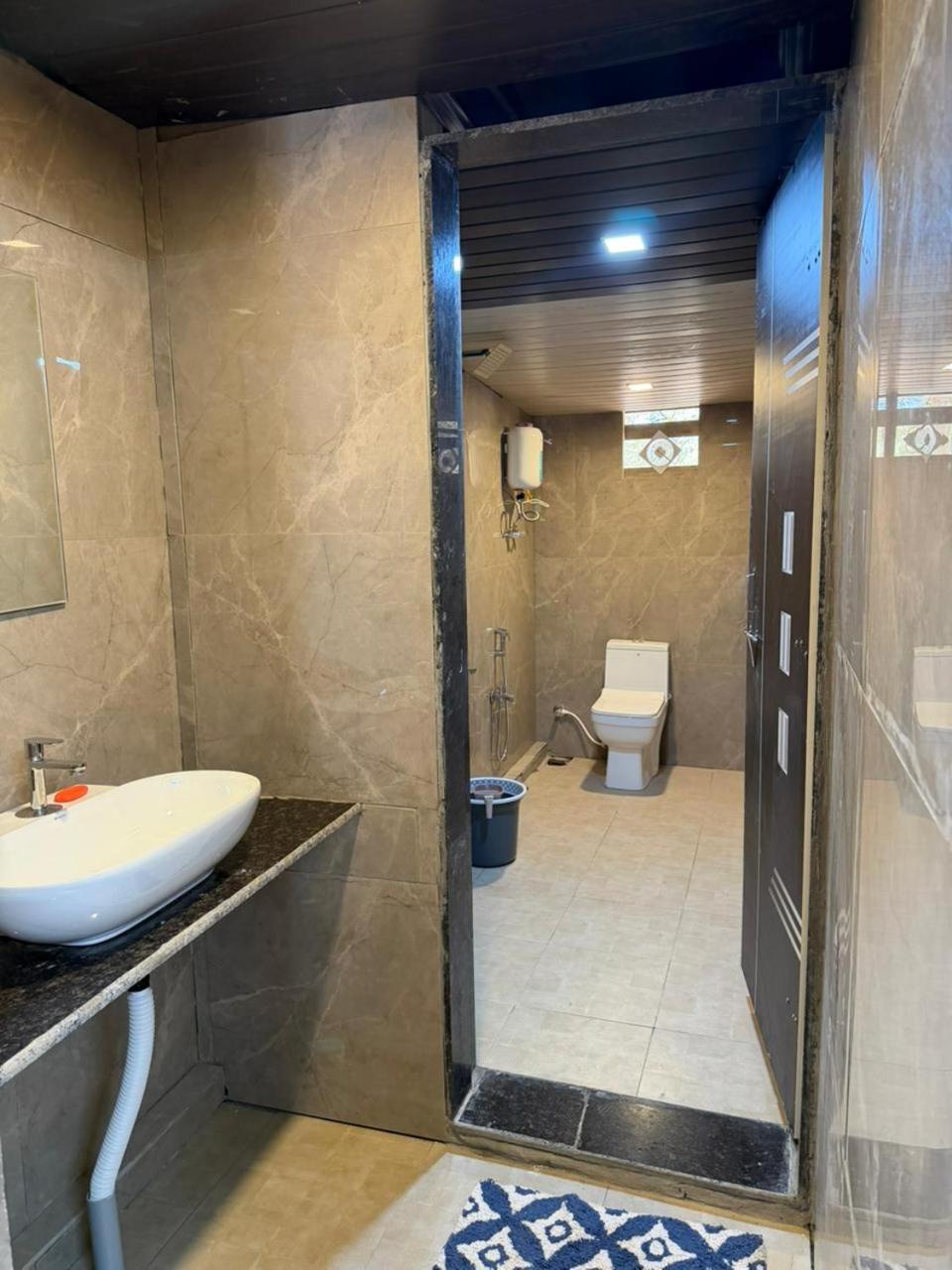 Family Room with Private Bathroom photo 2