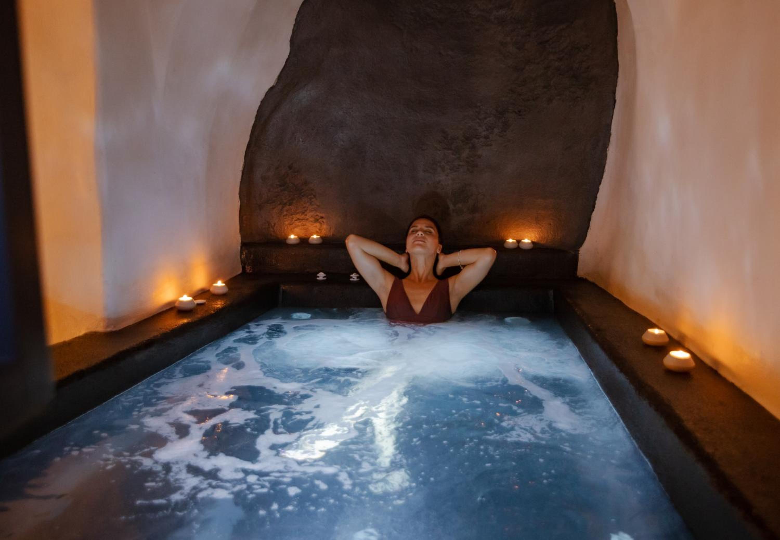  Altheda Suite with Indoor Jetted Tub photo 3