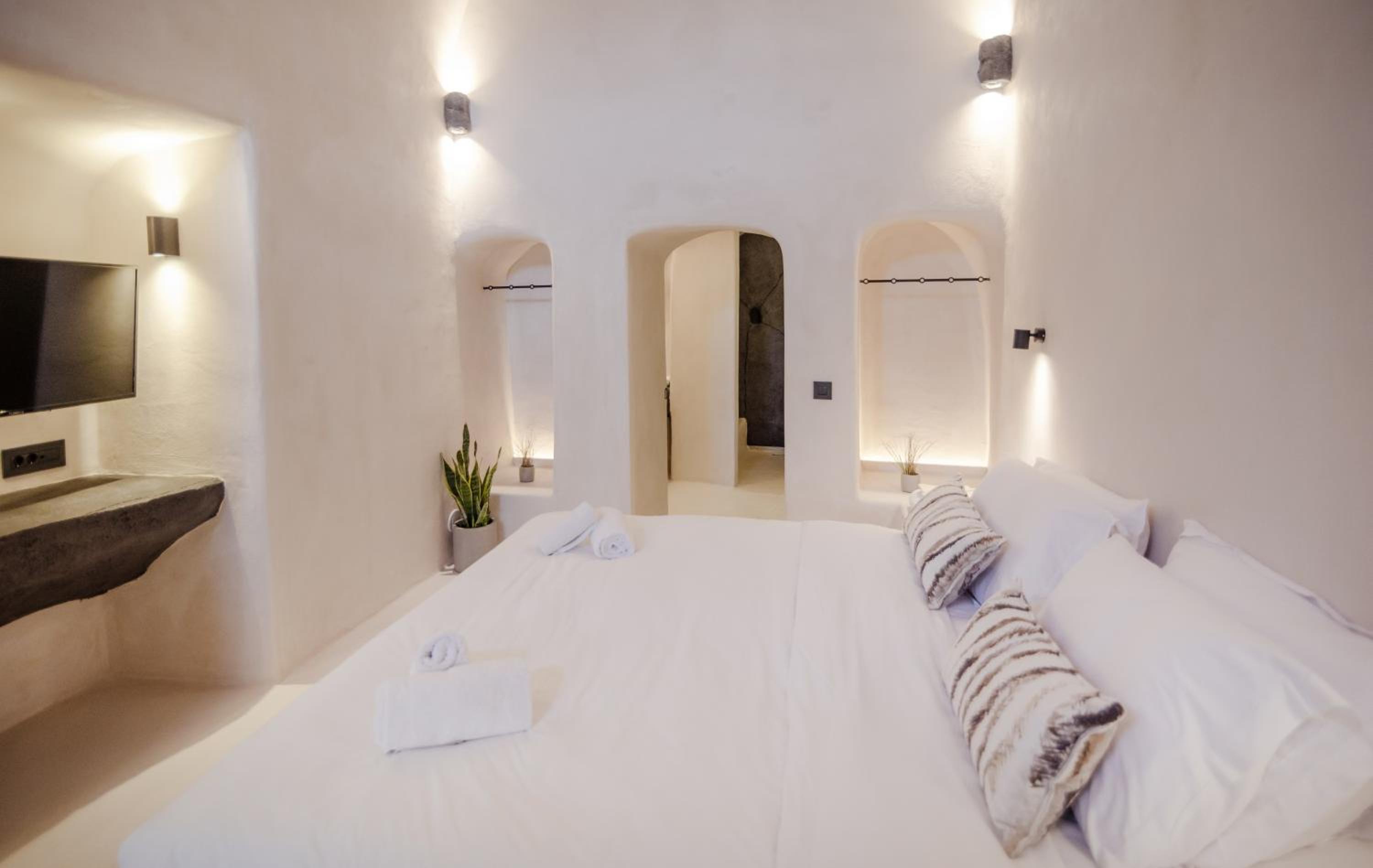  Altheda Suite with Indoor Jetted Tub photo 2
