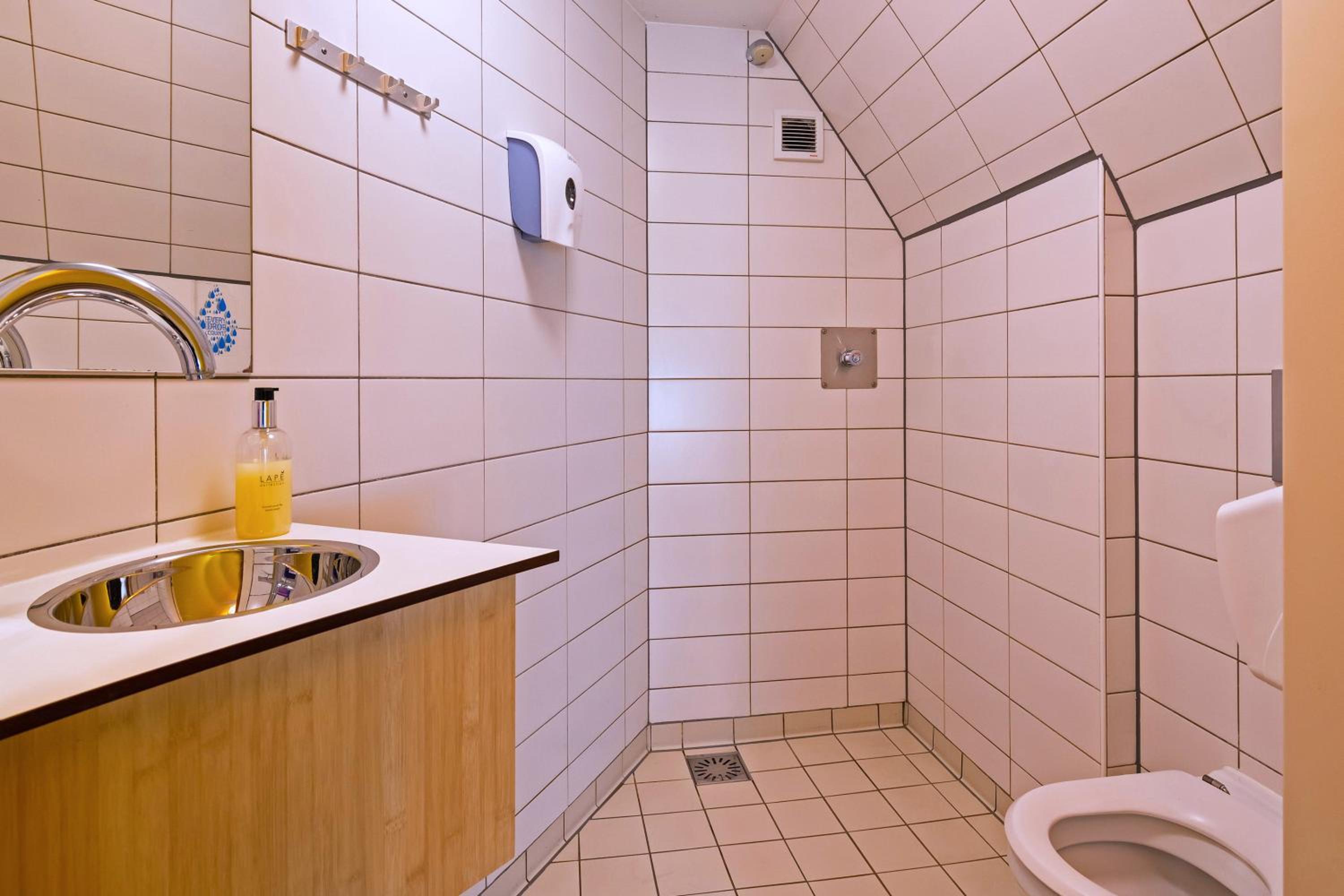 Comfort Double Room with Private Bathroom photo 3