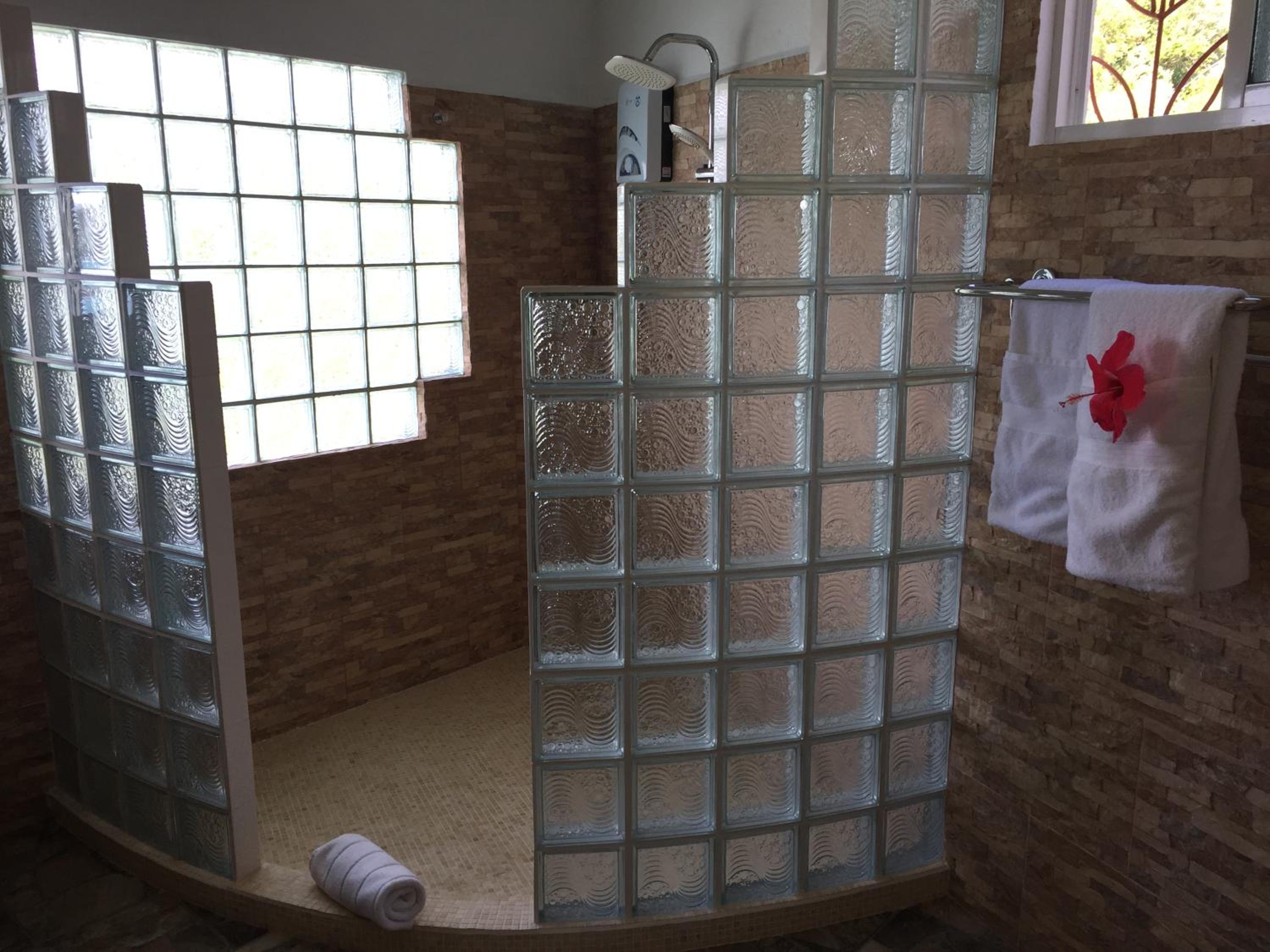 Honeymoon Suite - Photo 8