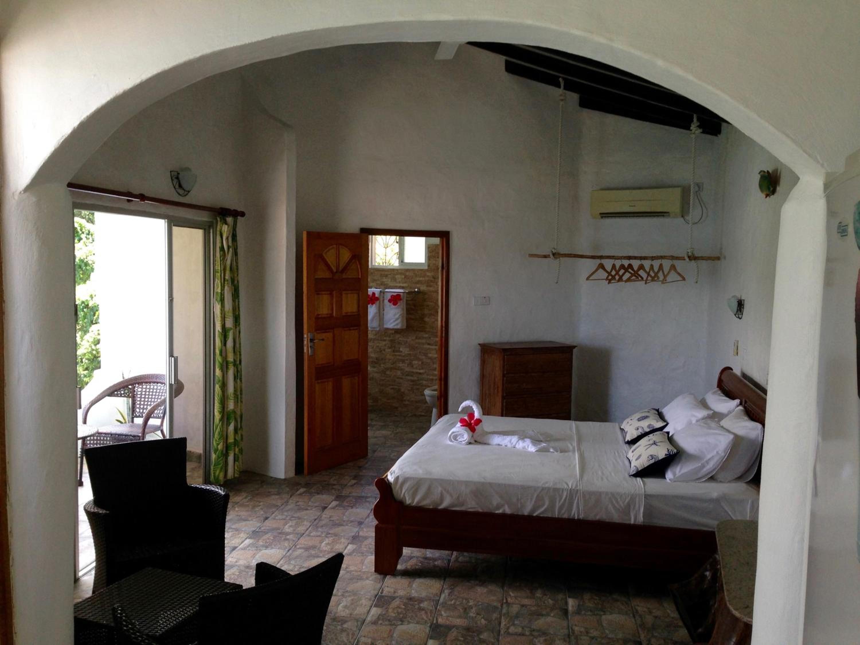 Honeymoon Suite - Photo 2