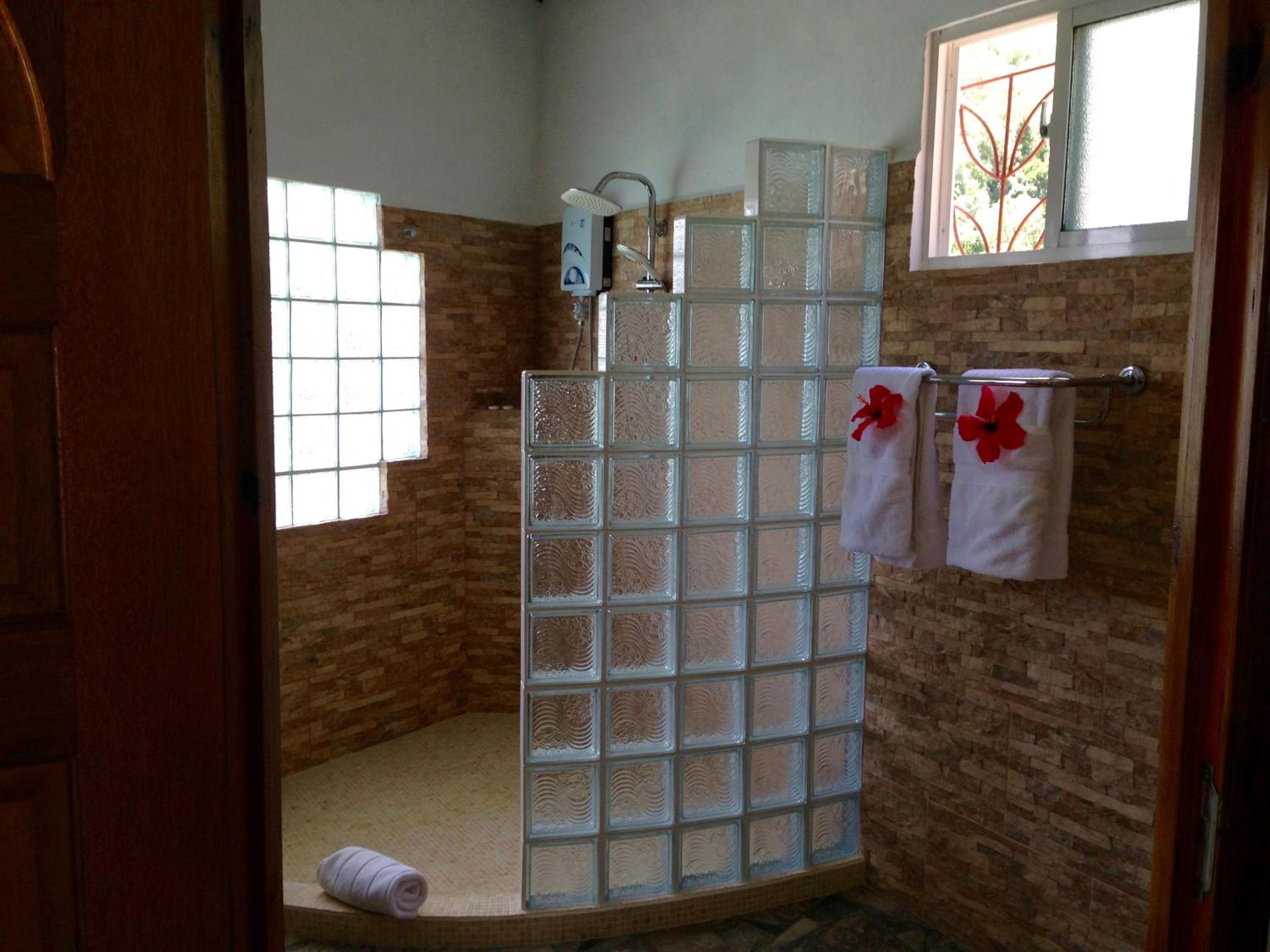 Honeymoon Suite - Photo 6