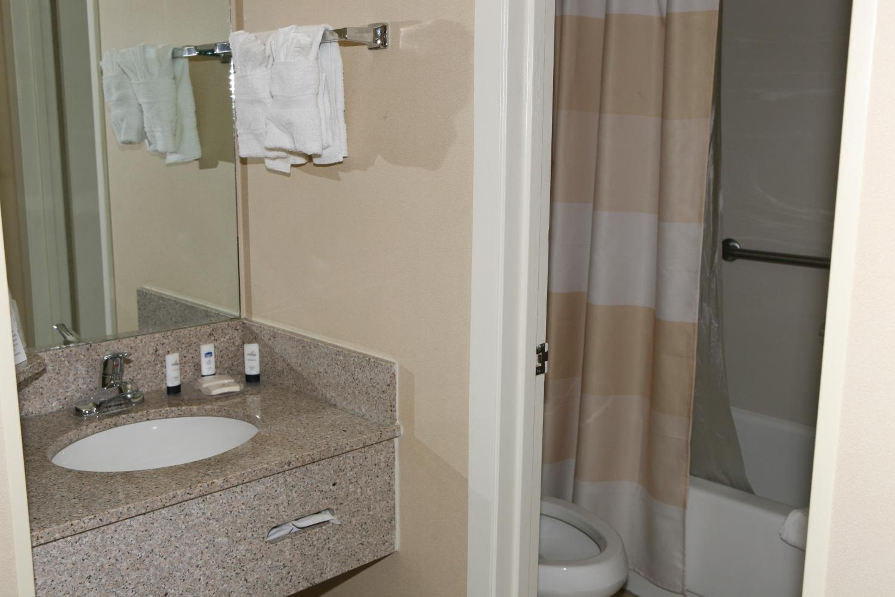 Double Room With Two Double Beds - Non-Smoking photo 3