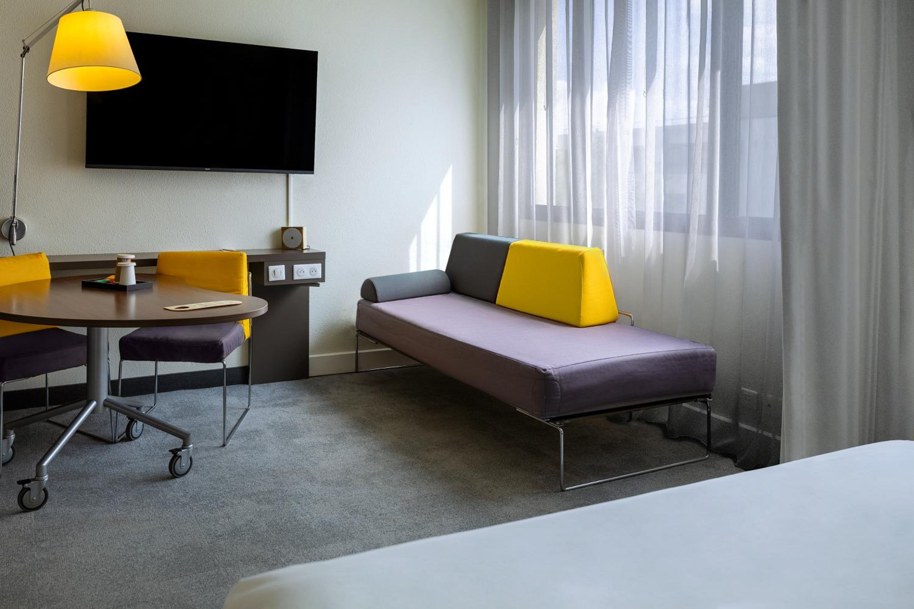 Standard Double Room with Sofa Bed - Disability Access photo 1