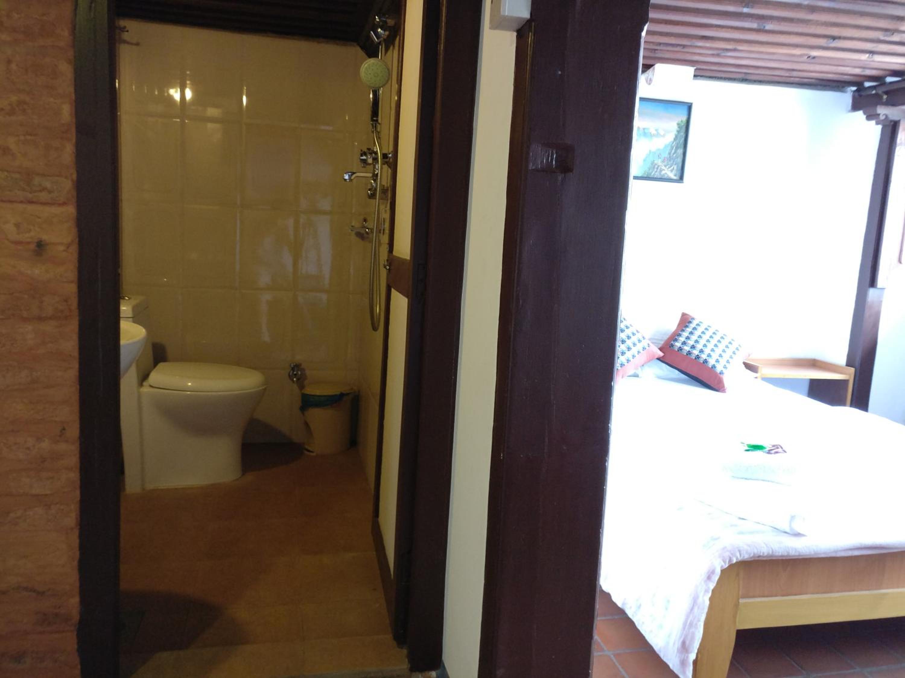 Double Room with Private Bathroom photo 3