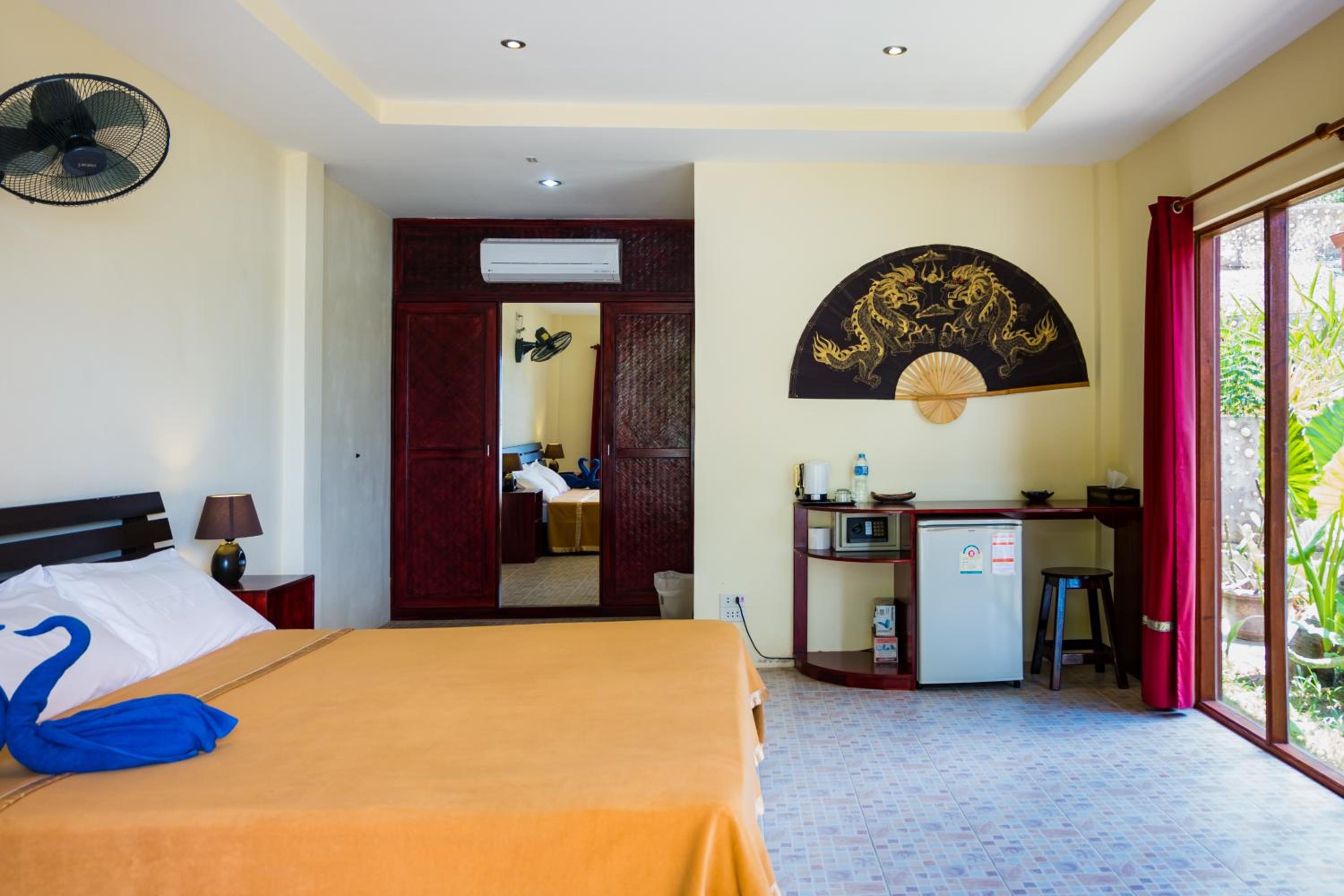 Deluxe Beach Front Bungalow with outdoor Jacuzzi photo 3